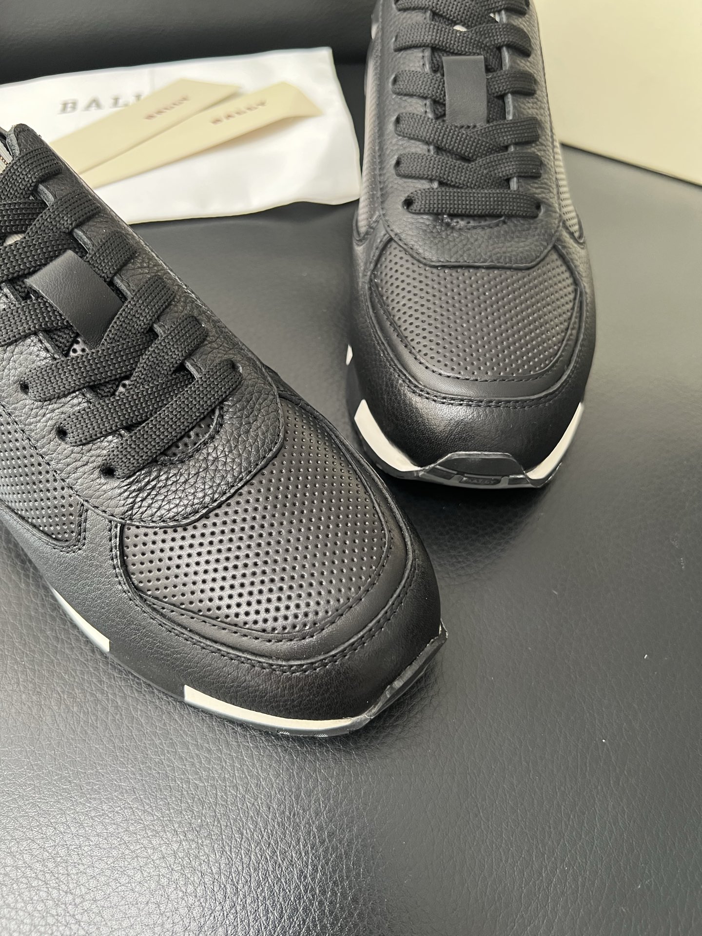  BALLY🔍顶级代购🇮🇹 巴利 经典配色专柜同步，鞋面意大利进口牛皮面料，进口水染牛皮里垫 ，鞋底：原