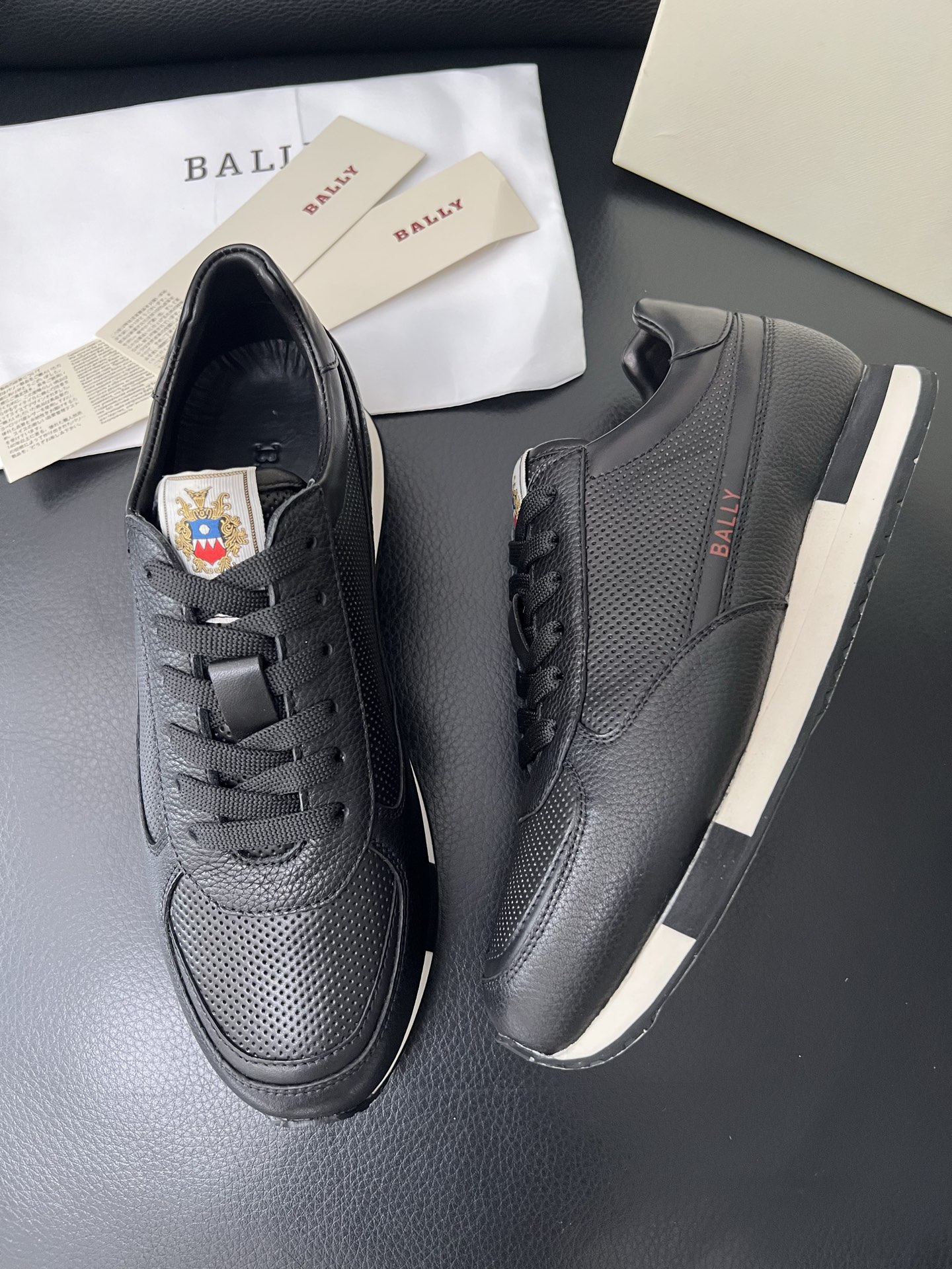  BALLY🔍顶级代购🇮🇹 巴利 经典配色专柜同步，鞋面意大利进口牛皮面料，进口水染牛皮里垫 ，鞋底：原