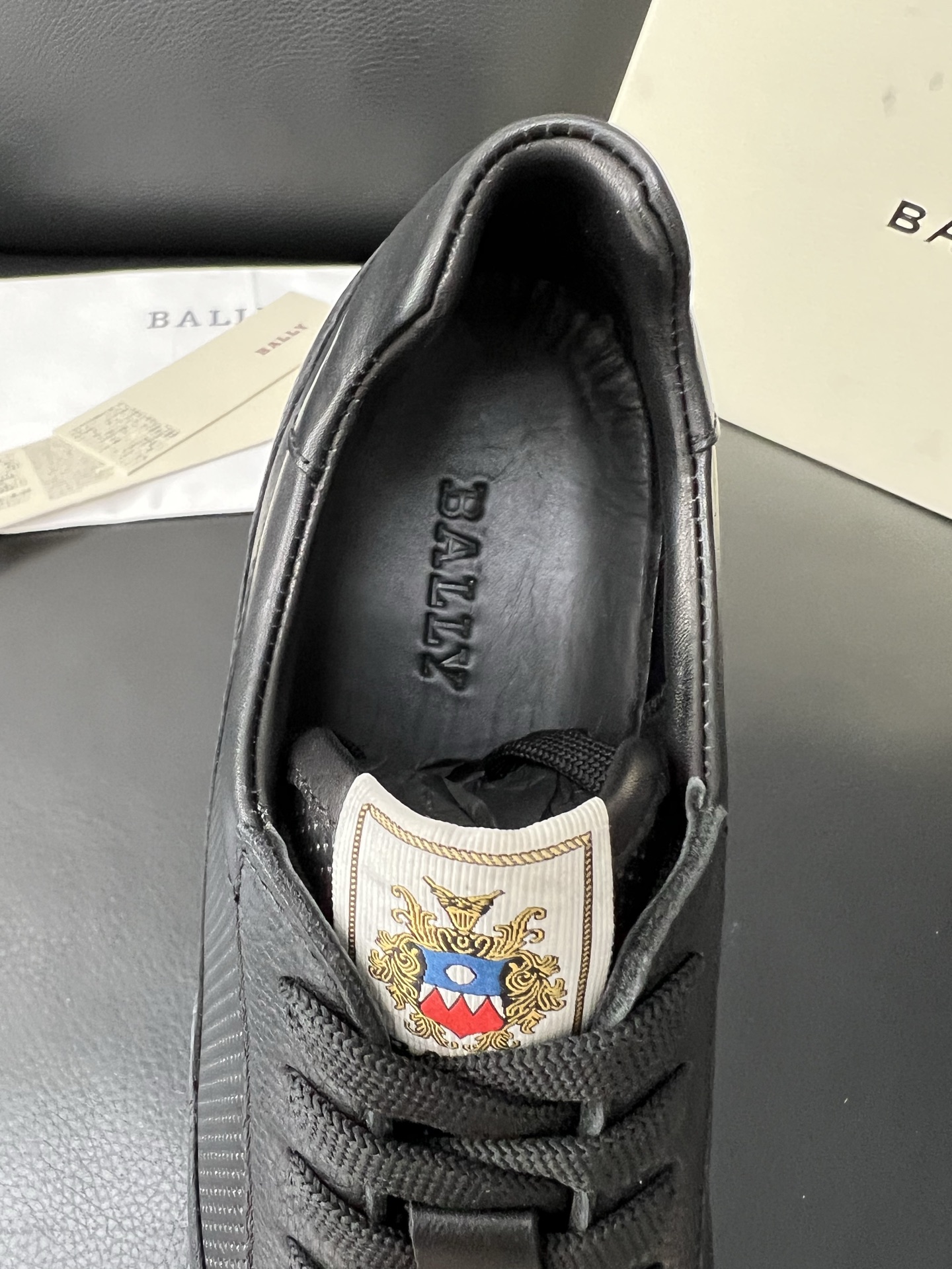  BALLY🔍顶级代购🇮🇹 巴利 经典配色专柜同步，鞋面意大利进口牛皮面料，进口水染牛皮里垫 ，鞋底：原