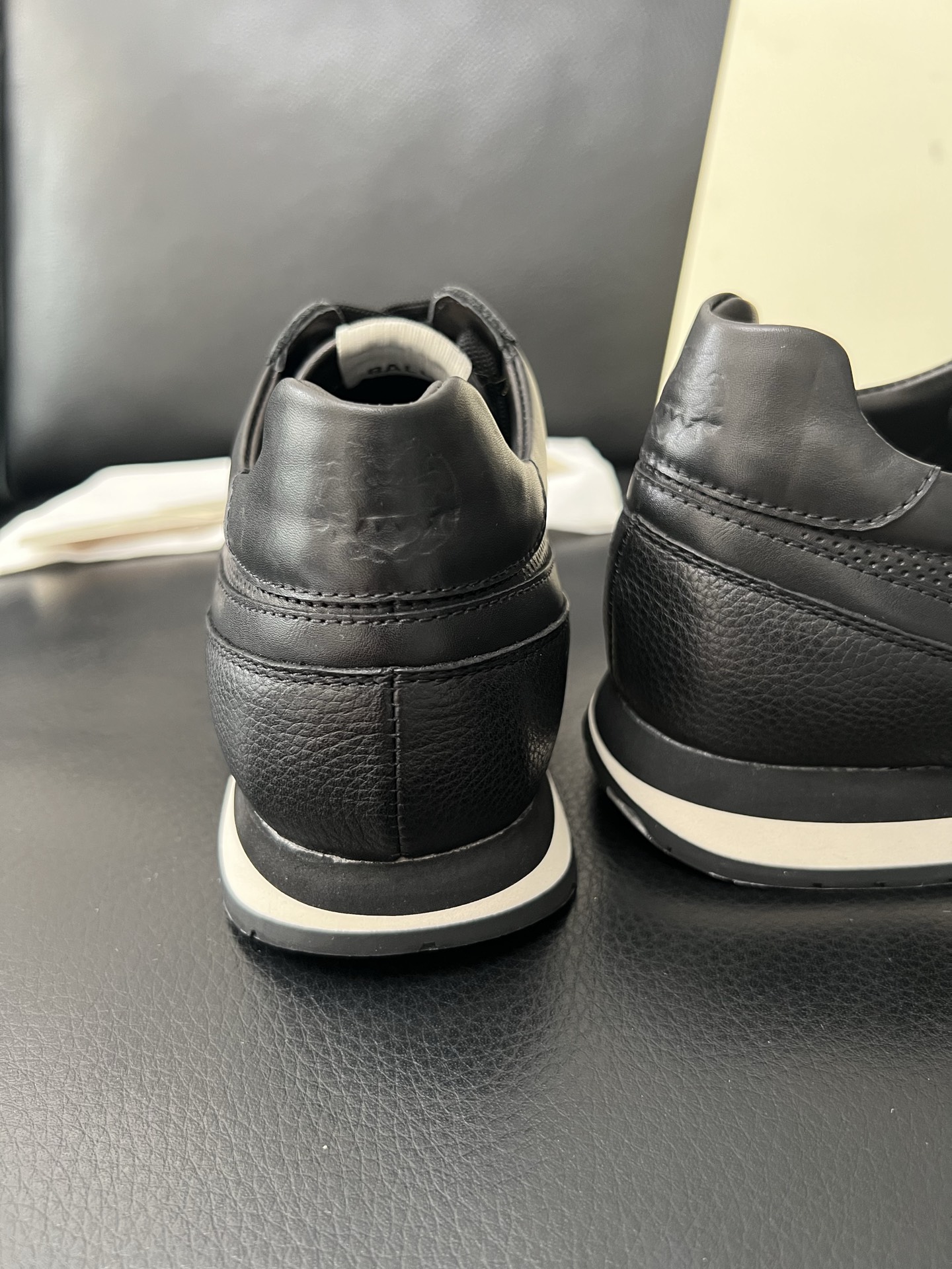 BALLY🔍顶级代购🇮🇹 巴利 经典配色专柜同步，鞋面意大利进口牛皮面料，进口水染牛皮里垫 ，鞋底：原
