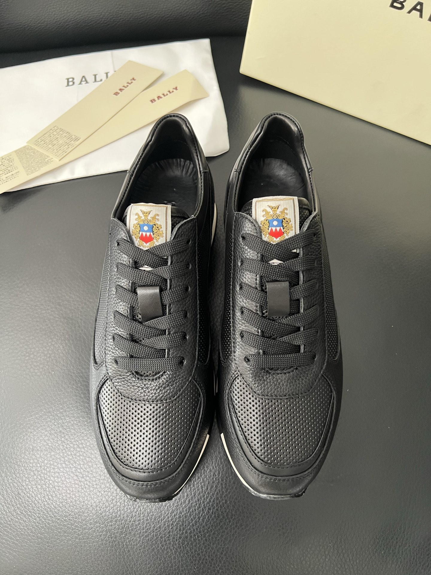  BALLY🔍顶级代购🇮🇹 巴利 经典配色专柜同步，鞋面意大利进口牛皮面料，进口水染牛皮里垫 ，鞋底：原