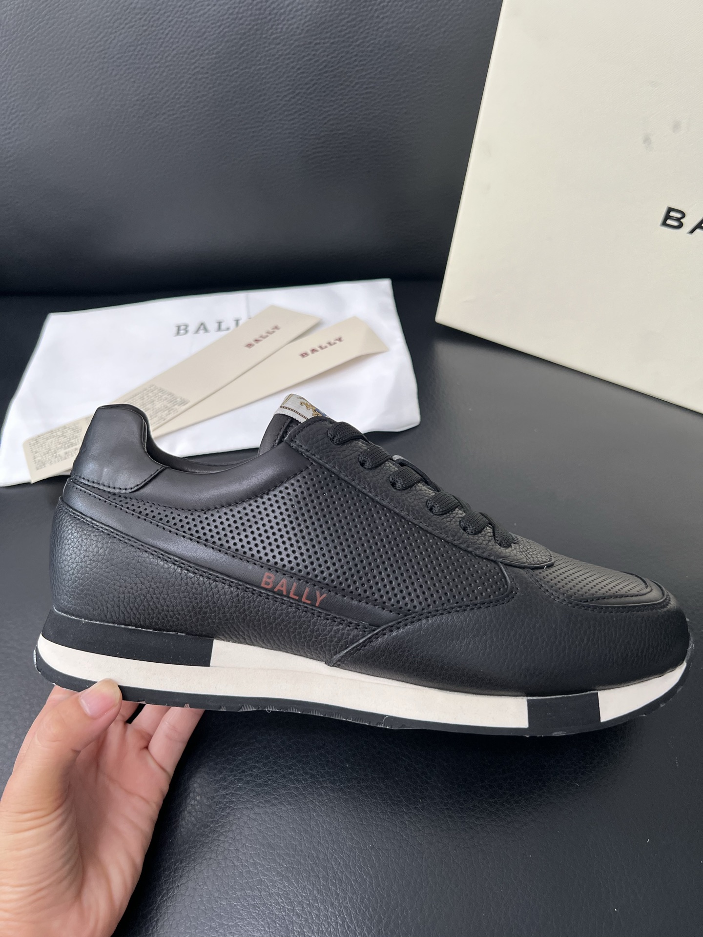  BALLY🔍顶级代购🇮🇹 巴利 经典配色专柜同步，鞋面意大利进口牛皮面料，进口水染牛皮里垫 ，鞋底：原