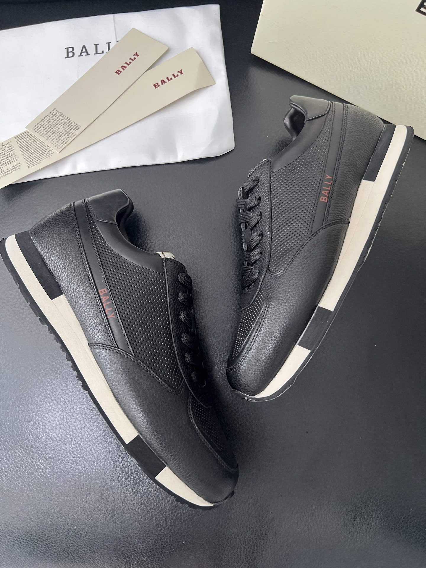 BALLY🔍顶级代购🇮🇹 巴利 经典配色专柜同步，鞋面意大利进口牛皮面料，进口水染牛皮里垫 ，鞋底：原