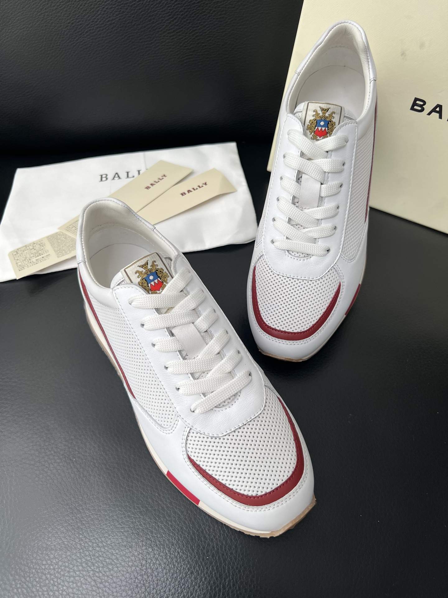  BALLY🔍顶级代购🇮🇹 巴利 经典配色专柜同步，鞋面意大利进口牛皮面料，进口水染牛皮里垫 ，鞋底：原