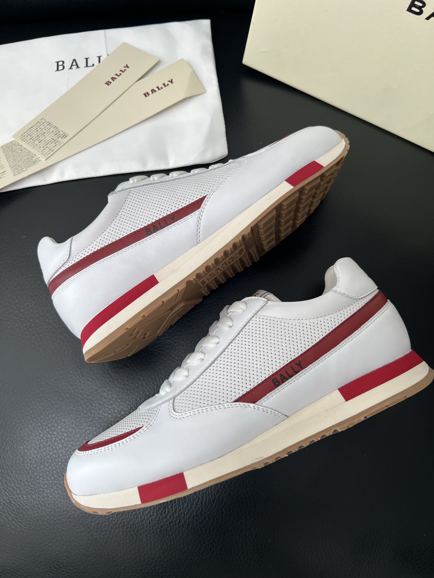  BALLY🔍顶级代购🇮🇹 巴利 经典配色专柜同步，鞋面意大利进口牛皮面料，进口水染牛皮里垫 ，鞋底：原