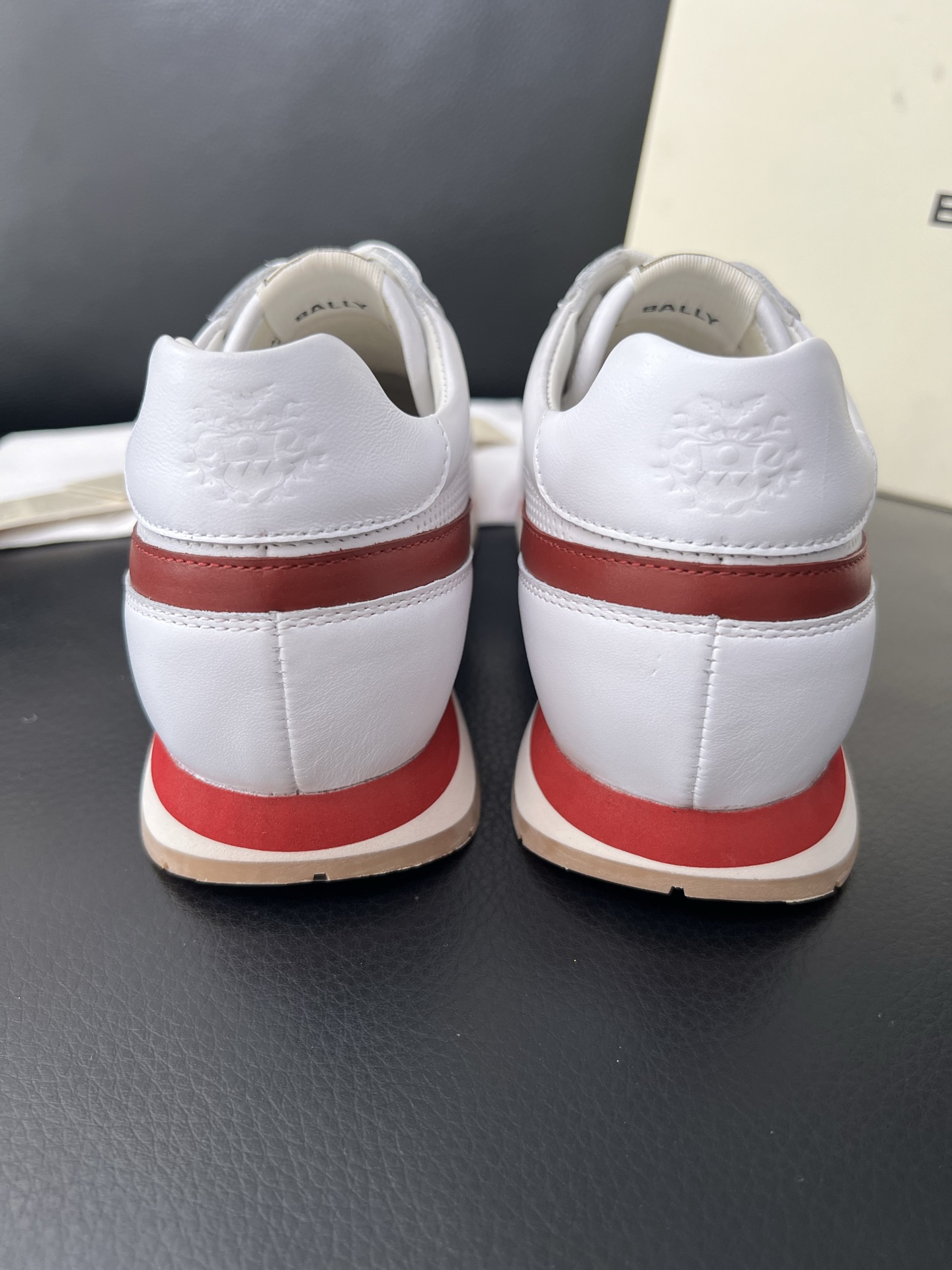  BALLY🔍顶级代购🇮🇹 巴利 经典配色专柜同步，鞋面意大利进口牛皮面料，进口水染牛皮里垫 ，鞋底：原