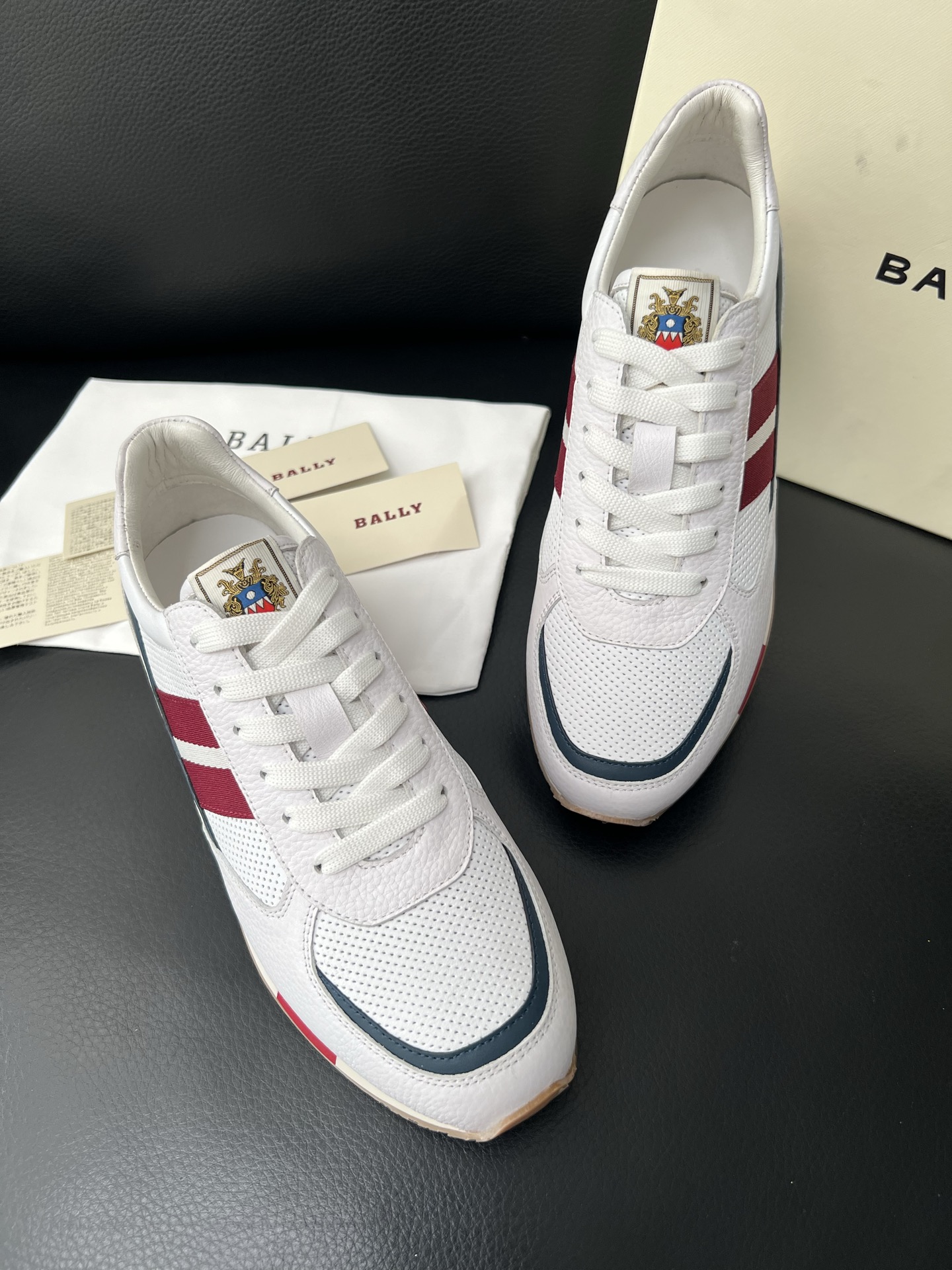  BALLY🔍顶级代购🇮🇹 巴利 经典配色专柜同步，鞋面意大利进口牛皮面料，进口水染牛皮里垫 ，鞋底：原