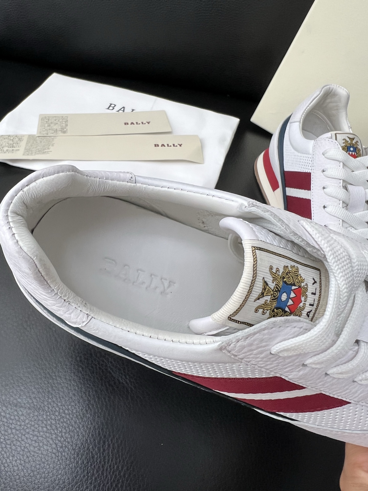  BALLY🔍顶级代购🇮🇹 巴利 经典配色专柜同步，鞋面意大利进口牛皮面料，进口水染牛皮里垫 ，鞋底：原