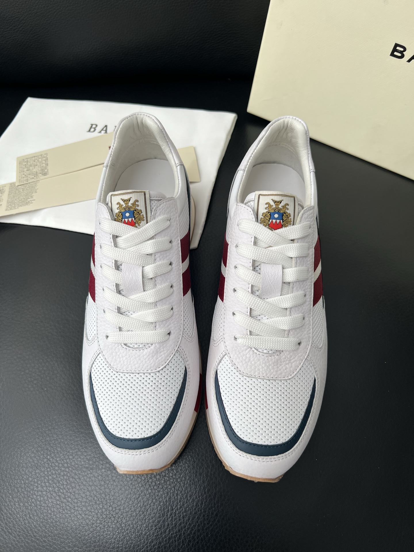  BALLY🔍顶级代购🇮🇹 巴利 经典配色专柜同步，鞋面意大利进口牛皮面料，进口水染牛皮里垫 ，鞋底：原