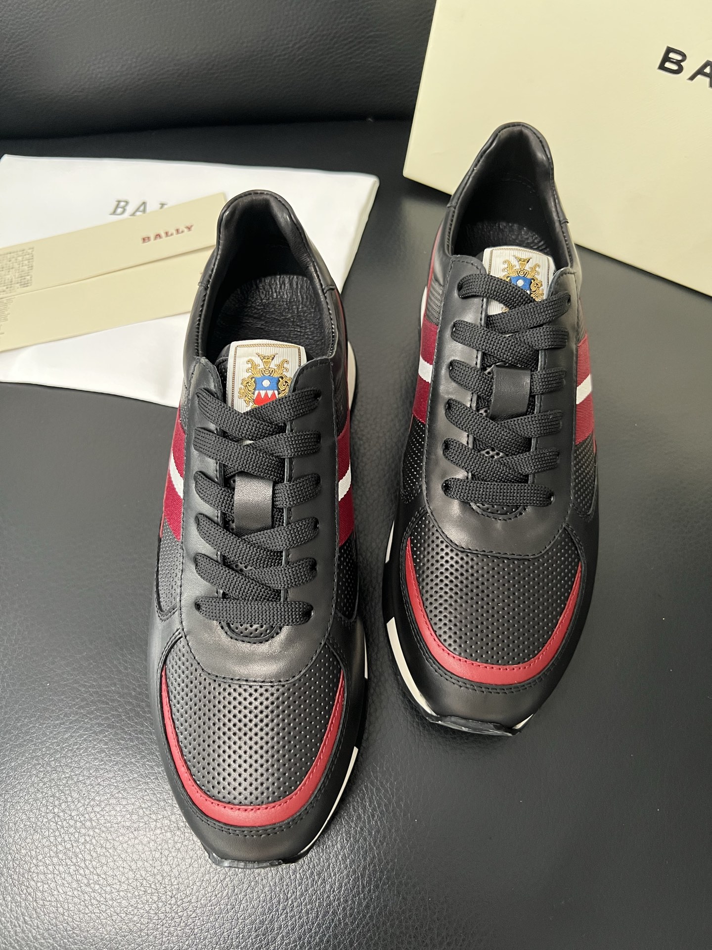  BALLY🔍顶级代购🇮🇹 巴利 经典配色专柜同步，鞋面意大利进口牛皮面料，进口水染牛皮里垫 ，鞋底：原