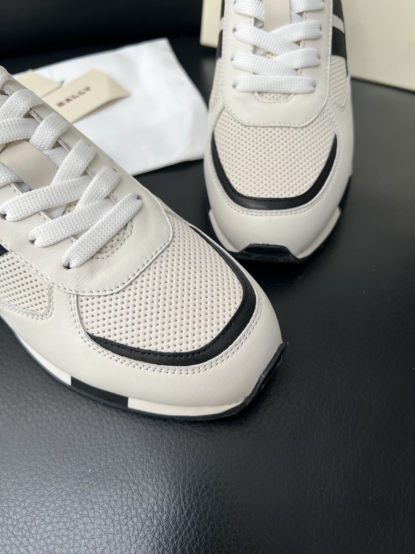  BALLY🔍顶级代购🇮🇹 巴利 经典配色专柜同步，鞋面意大利进口牛皮面料，进口水染牛皮里垫 ，鞋底：原
