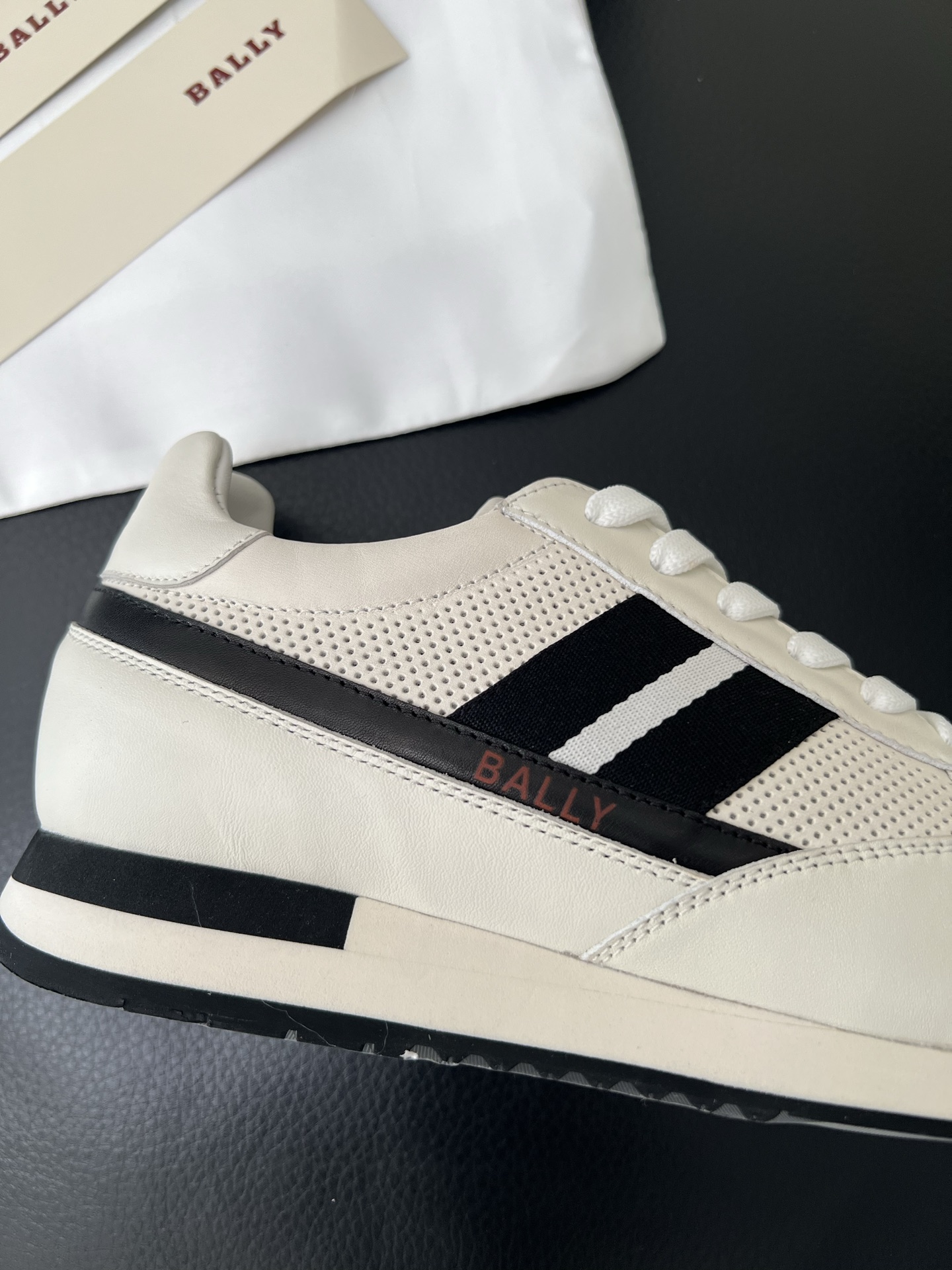  BALLY🔍顶级代购🇮🇹 巴利 经典配色专柜同步，鞋面意大利进口牛皮面料，进口水染牛皮里垫 ，鞋底：原