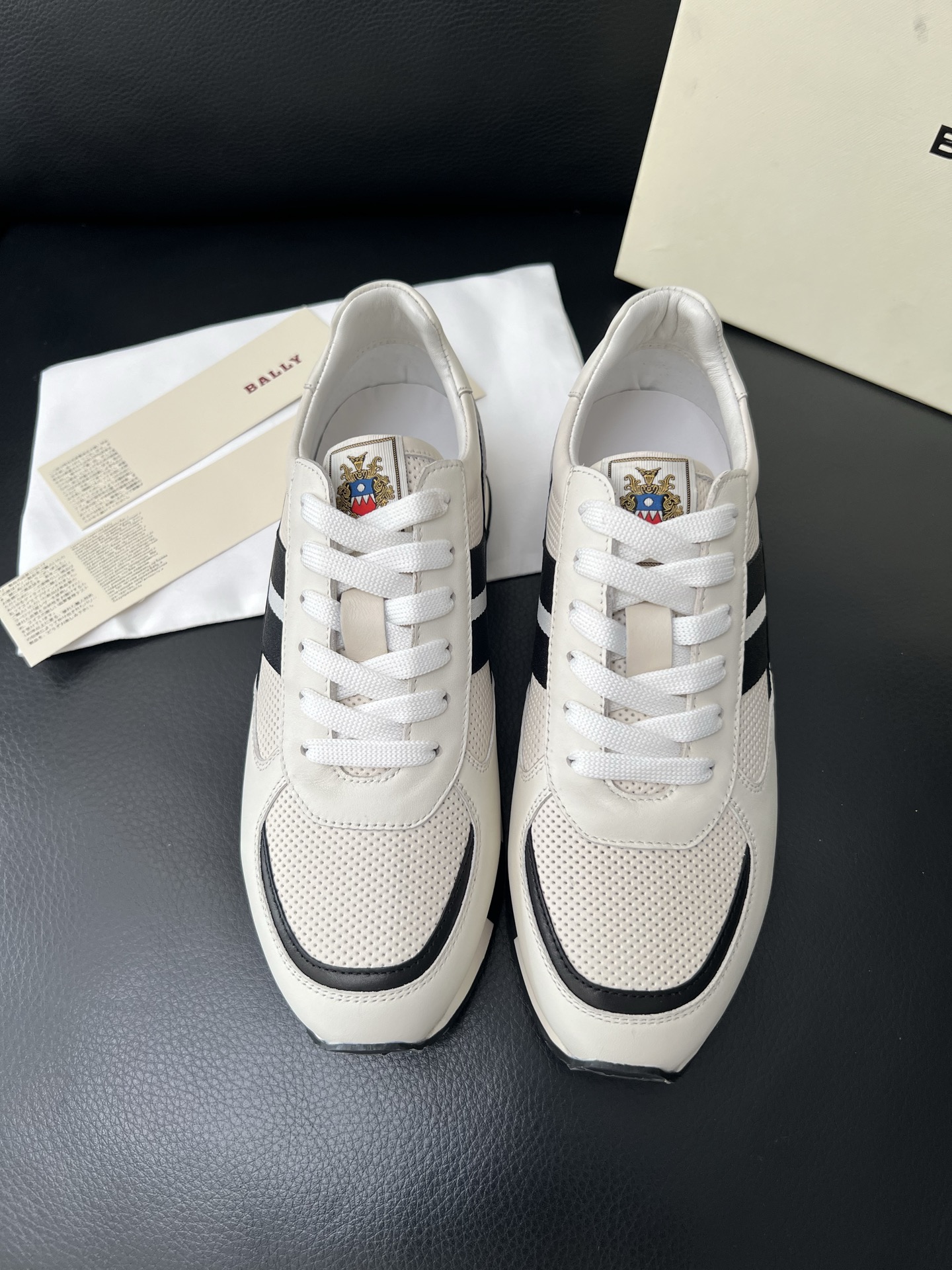  BALLY🔍顶级代购🇮🇹 巴利 经典配色专柜同步，鞋面意大利进口牛皮面料，进口水染牛皮里垫 ，鞋底：原