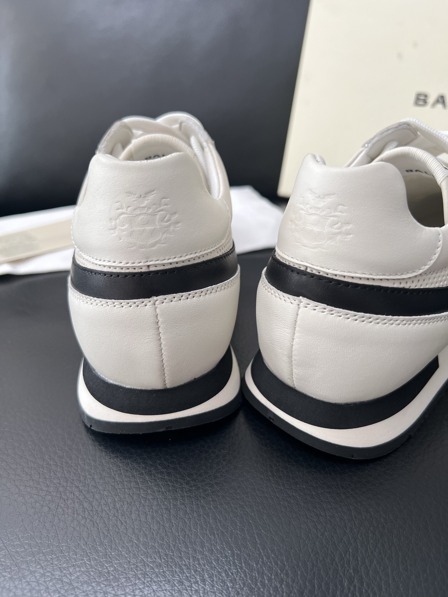  BALLY🔍顶级代购🇮🇹 巴利 经典配色专柜同步，鞋面意大利进口牛皮面料，进口水染牛皮里垫 ，鞋底：原