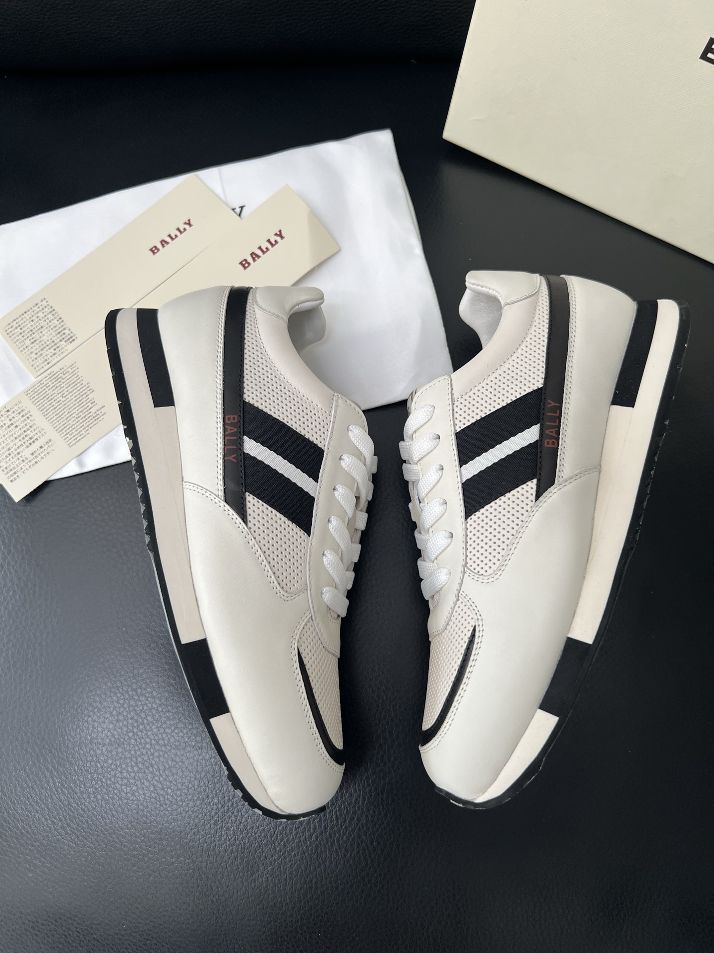  BALLY🔍顶级代购🇮🇹 巴利 经典配色专柜同步，鞋面意大利进口牛皮面料，进口水染牛皮里垫 ，鞋底：原