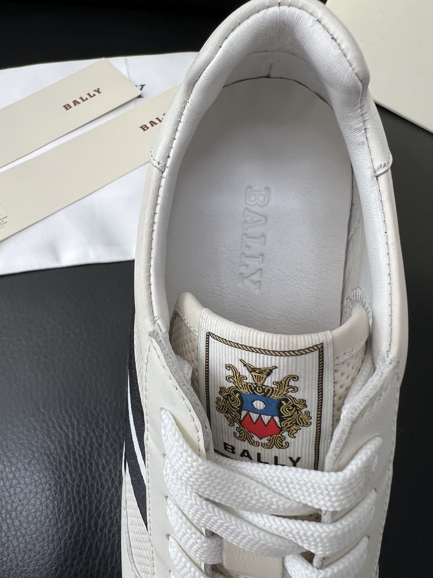  BALLY🔍顶级代购🇮🇹 巴利 经典配色专柜同步，鞋面意大利进口牛皮面料，进口水染牛皮里垫 ，鞋底：原