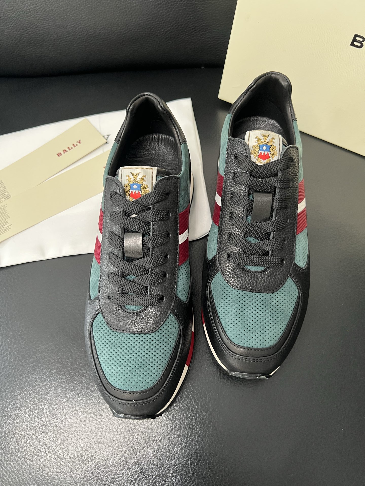  BALLY🔍顶级代购🇮🇹 巴利 经典配色专柜同步，鞋面意大利进口牛皮面料，进口水染牛皮里垫 ，鞋底：原