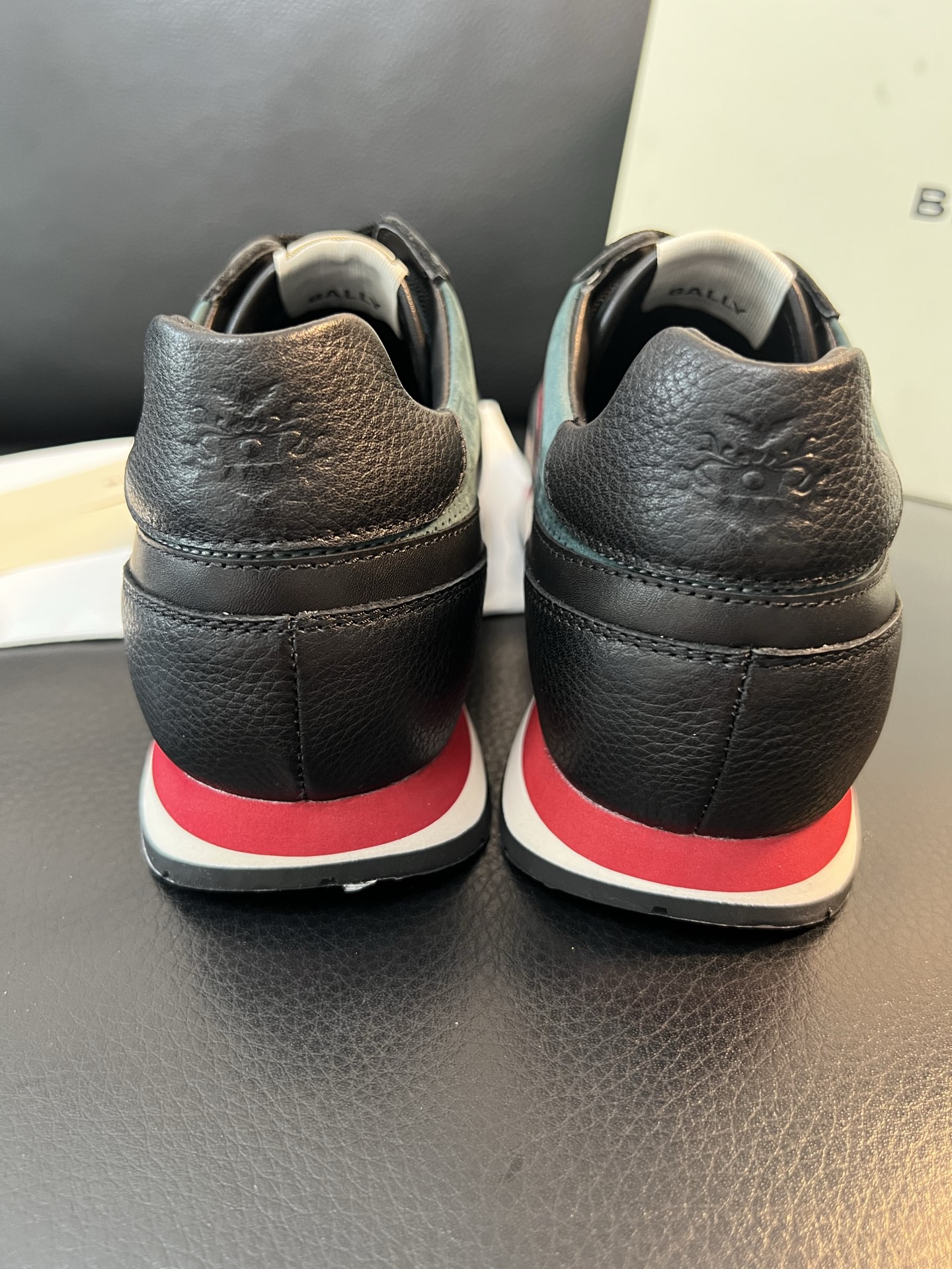  BALLY🔍顶级代购🇮🇹 巴利 经典配色专柜同步，鞋面意大利进口牛皮面料，进口水染牛皮里垫 ，鞋底：原