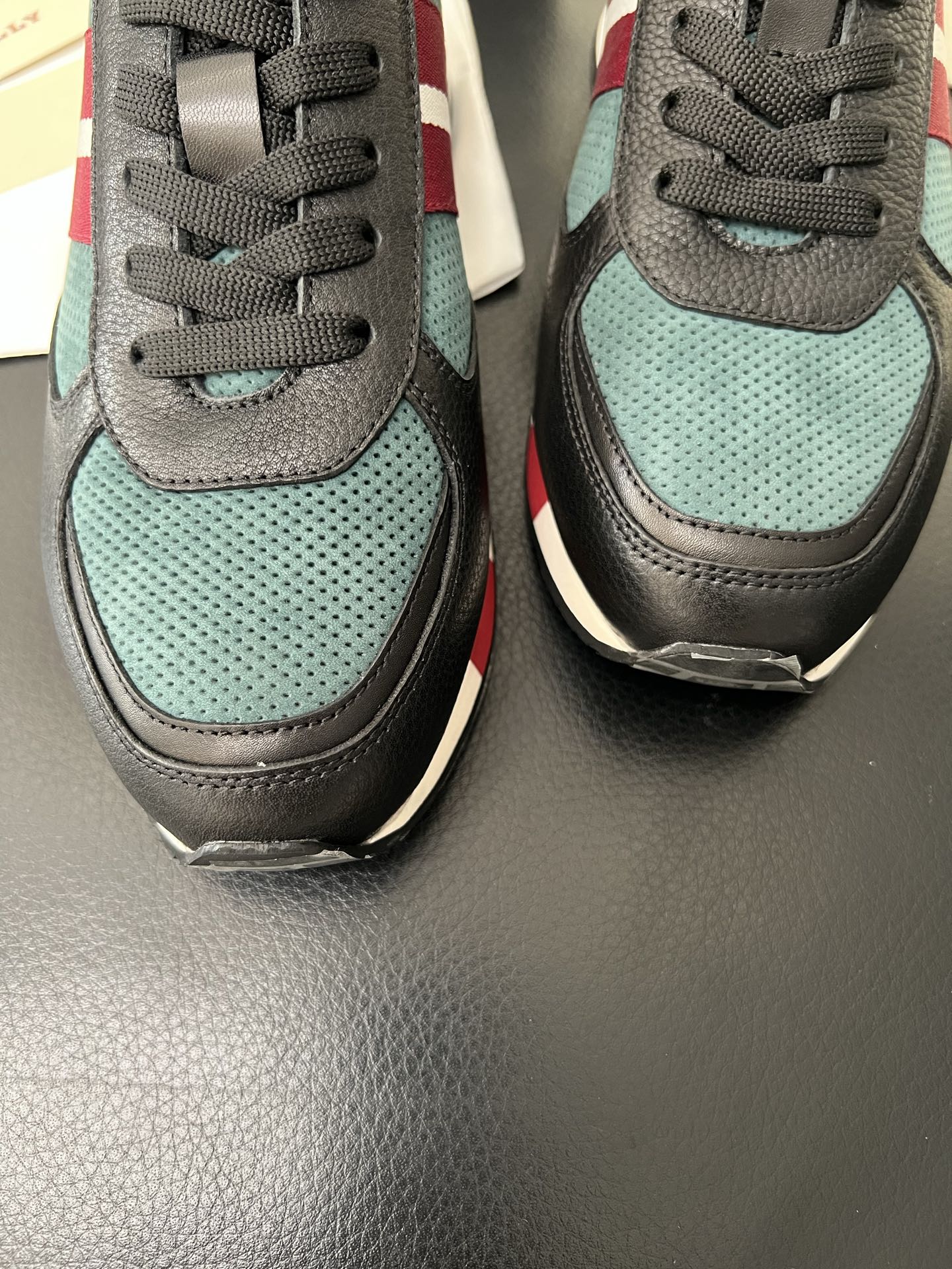  BALLY🔍顶级代购🇮🇹 巴利 经典配色专柜同步，鞋面意大利进口牛皮面料，进口水染牛皮里垫 ，鞋底：原