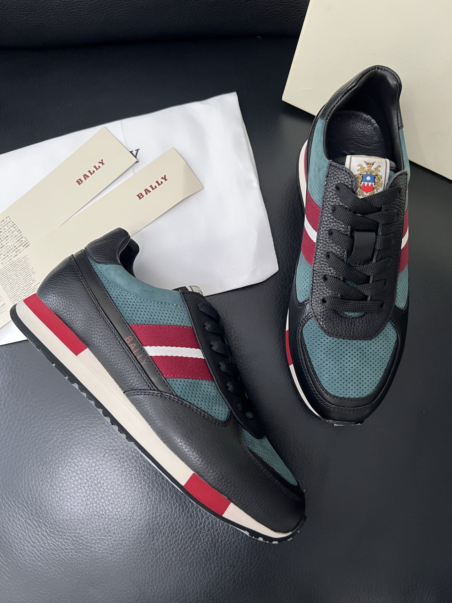  BALLY🔍顶级代购🇮🇹 巴利 经典配色专柜同步，鞋面意大利进口牛皮面料，进口水染牛皮里垫 ，鞋底：原