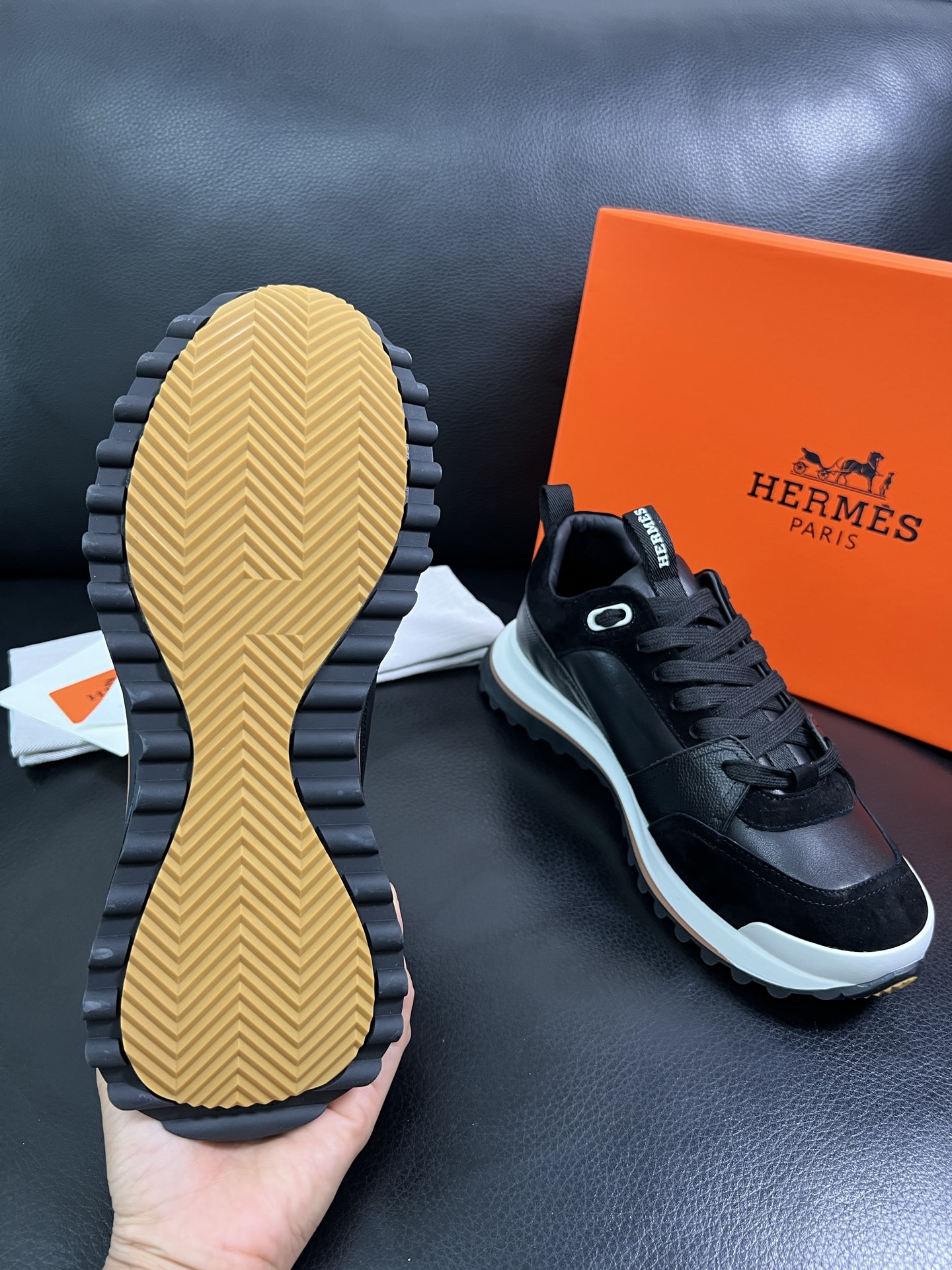  Hermes 🔍顶级代购🇮🇹 爱马仕 专柜同步发售原厂配置，意大利进口原版牛皮面料，高品质拼接工艺，全