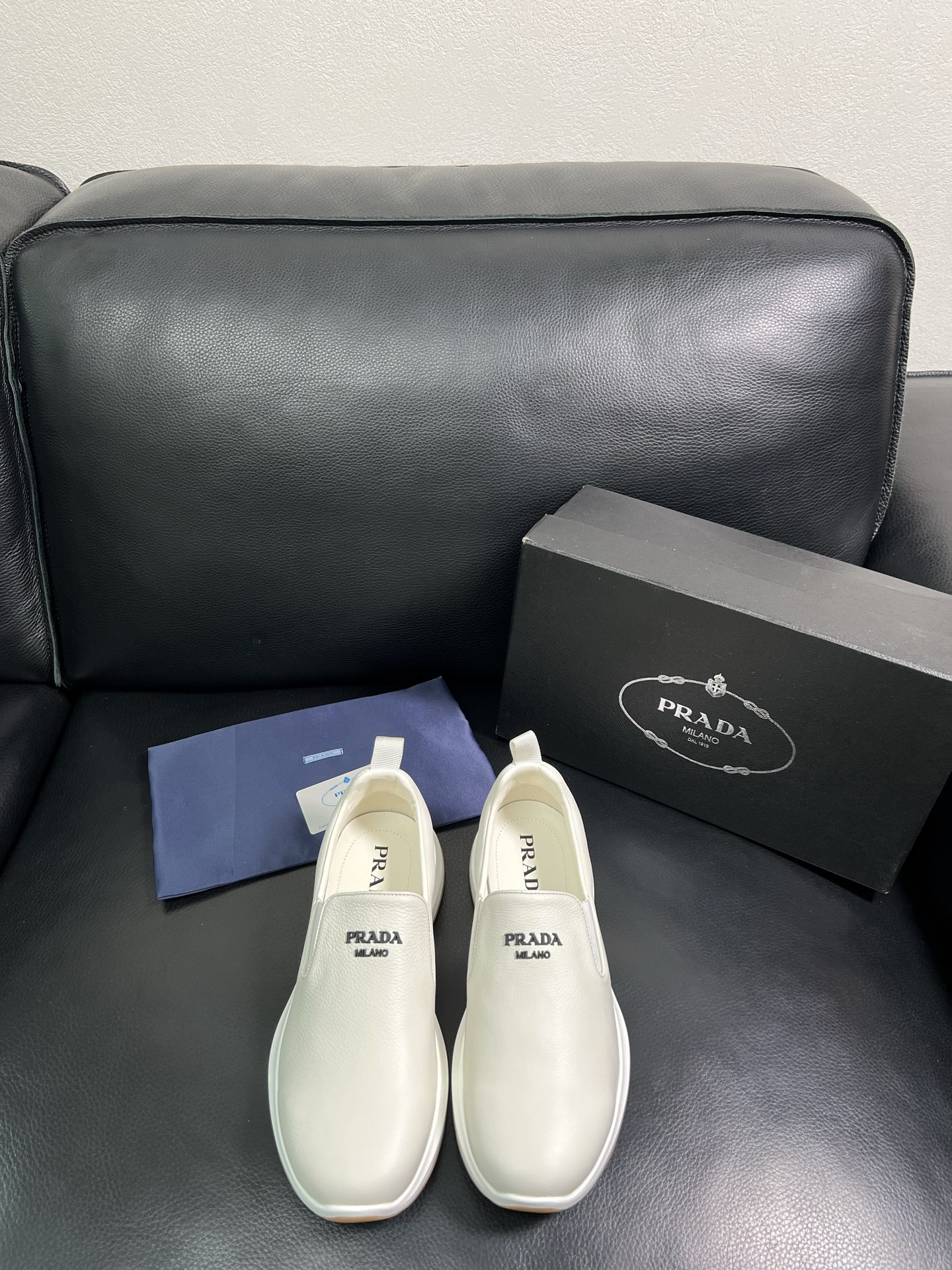  Prada🔍顶级代购🇮🇹 普拉达 专柜新款，原厂配置意大利进口牛皮面料，高品质复杂拼接工艺，进口牛皮内