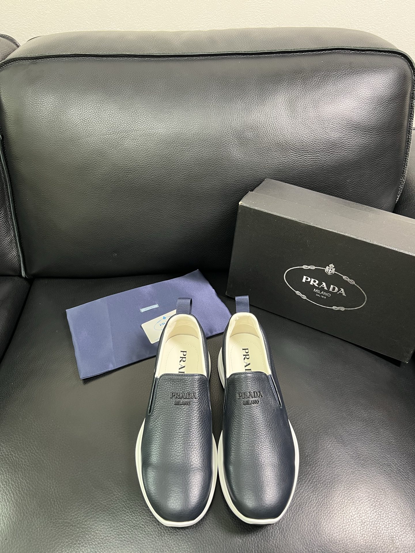  Prada🔍顶级代购🇮🇹 普拉达 专柜新款，原厂配置意大利进口牛皮面料，高品质复杂拼接工艺，进口牛皮内