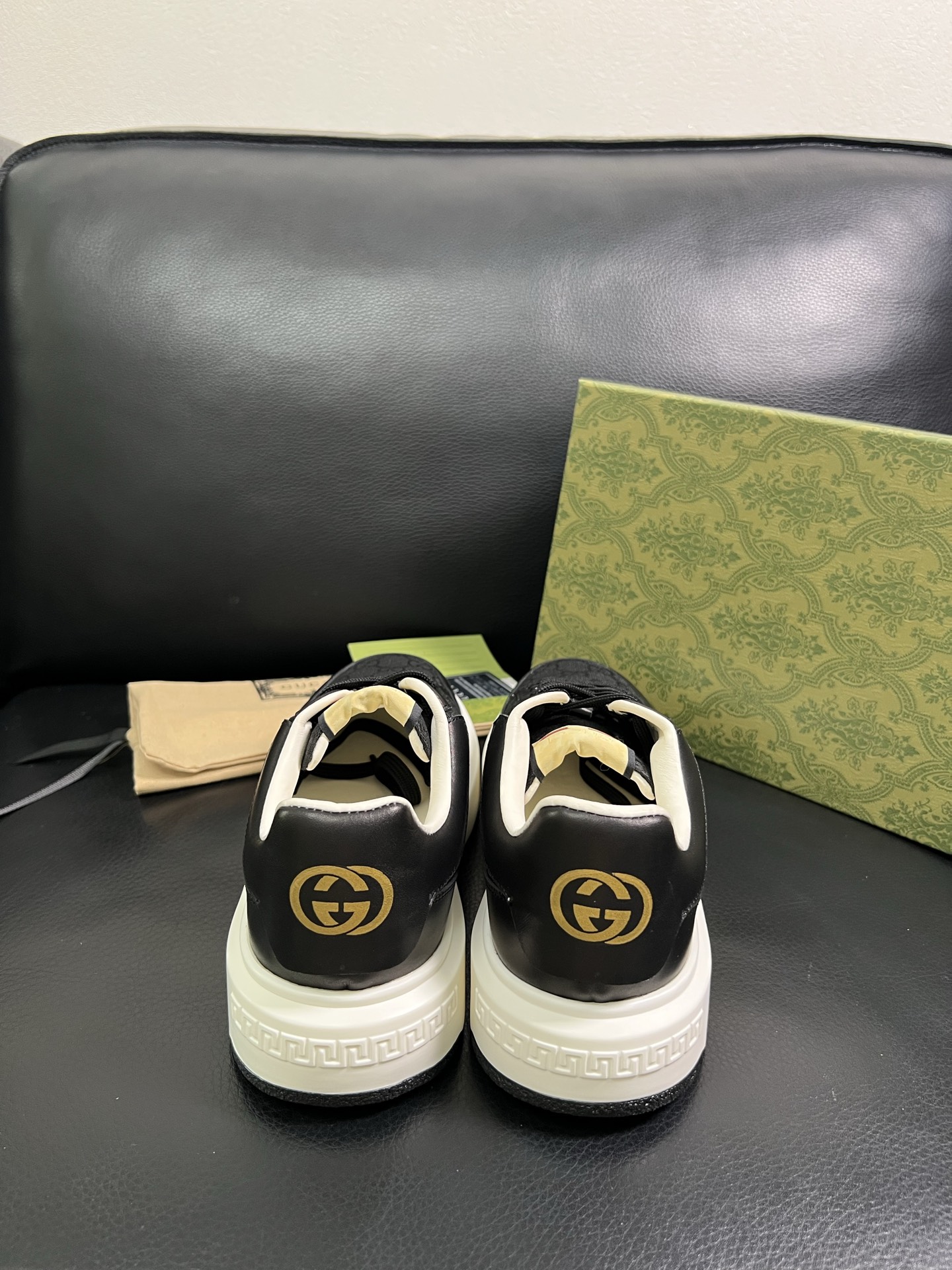  Gucci 🔍顶级代购🇮🇹 古奇专柜新款，原厂配置意大利进口牛皮搭配印花布面料，进口牛皮内里垫，透气舒