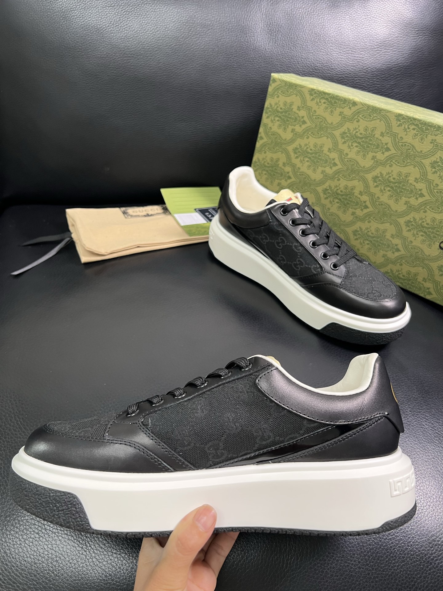  Gucci 🔍顶级代购🇮🇹 古奇专柜新款，原厂配置意大利进口牛皮搭配印花布面料，进口牛皮内里垫，透气舒