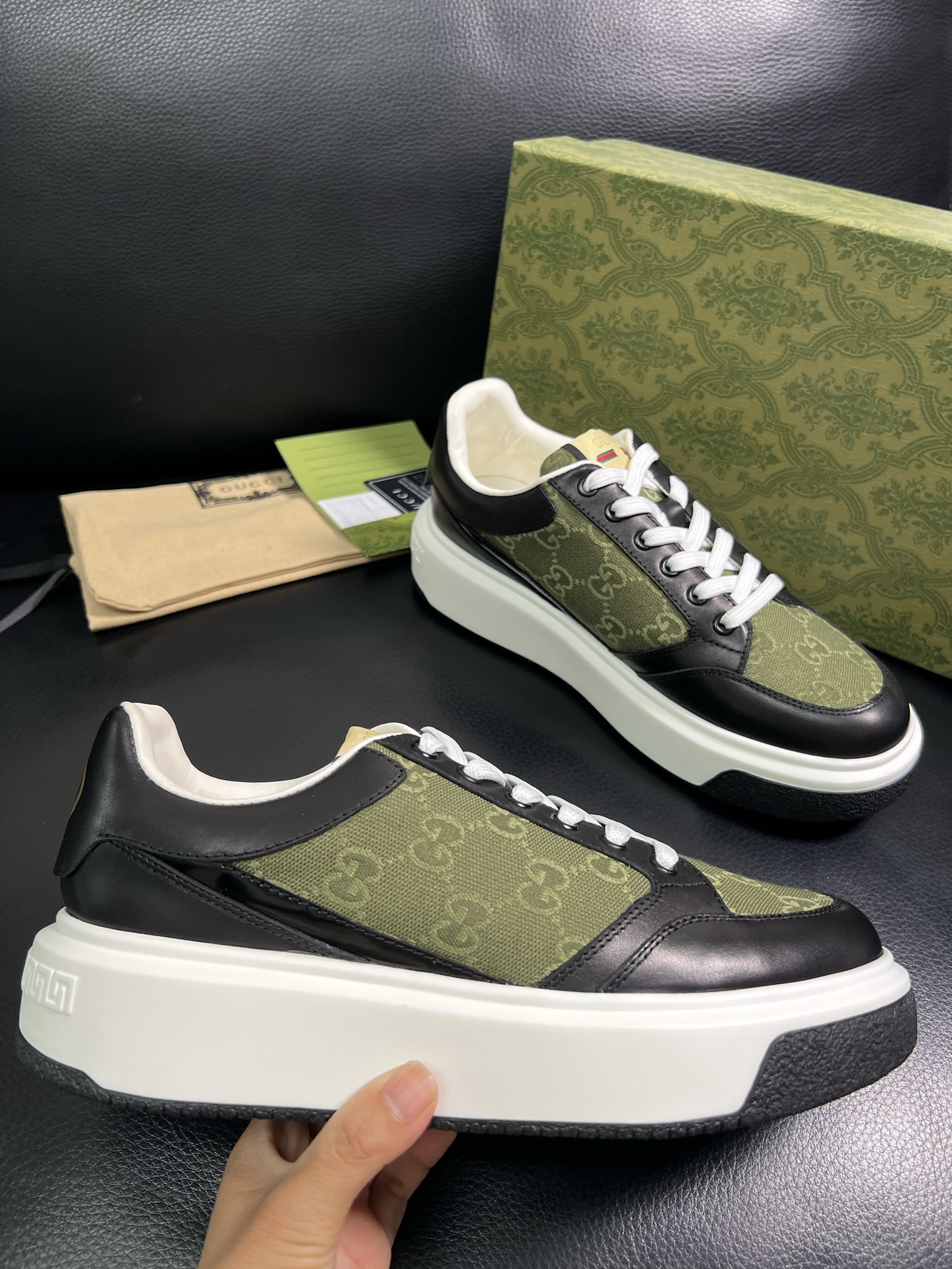  Gucci 🔍顶级代购🇮🇹 古奇专柜新款，原厂配置意大利进口牛皮搭配印花布面料，进口牛皮内里垫，透气舒