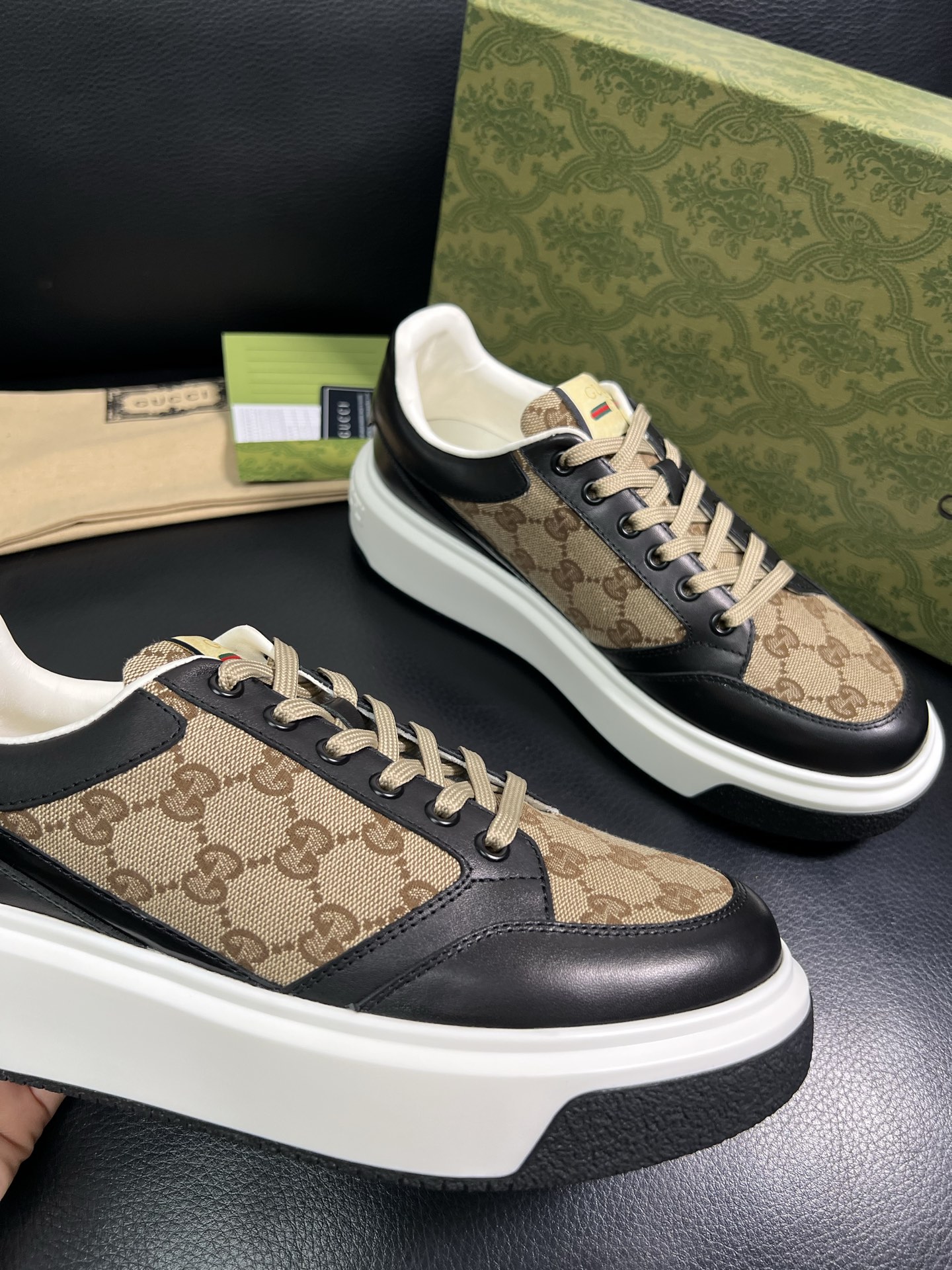  Gucci 🔍顶级代购🇮🇹 古奇专柜新款，原厂配置意大利进口牛皮搭配印花布面料，进口牛皮内里垫，透气舒