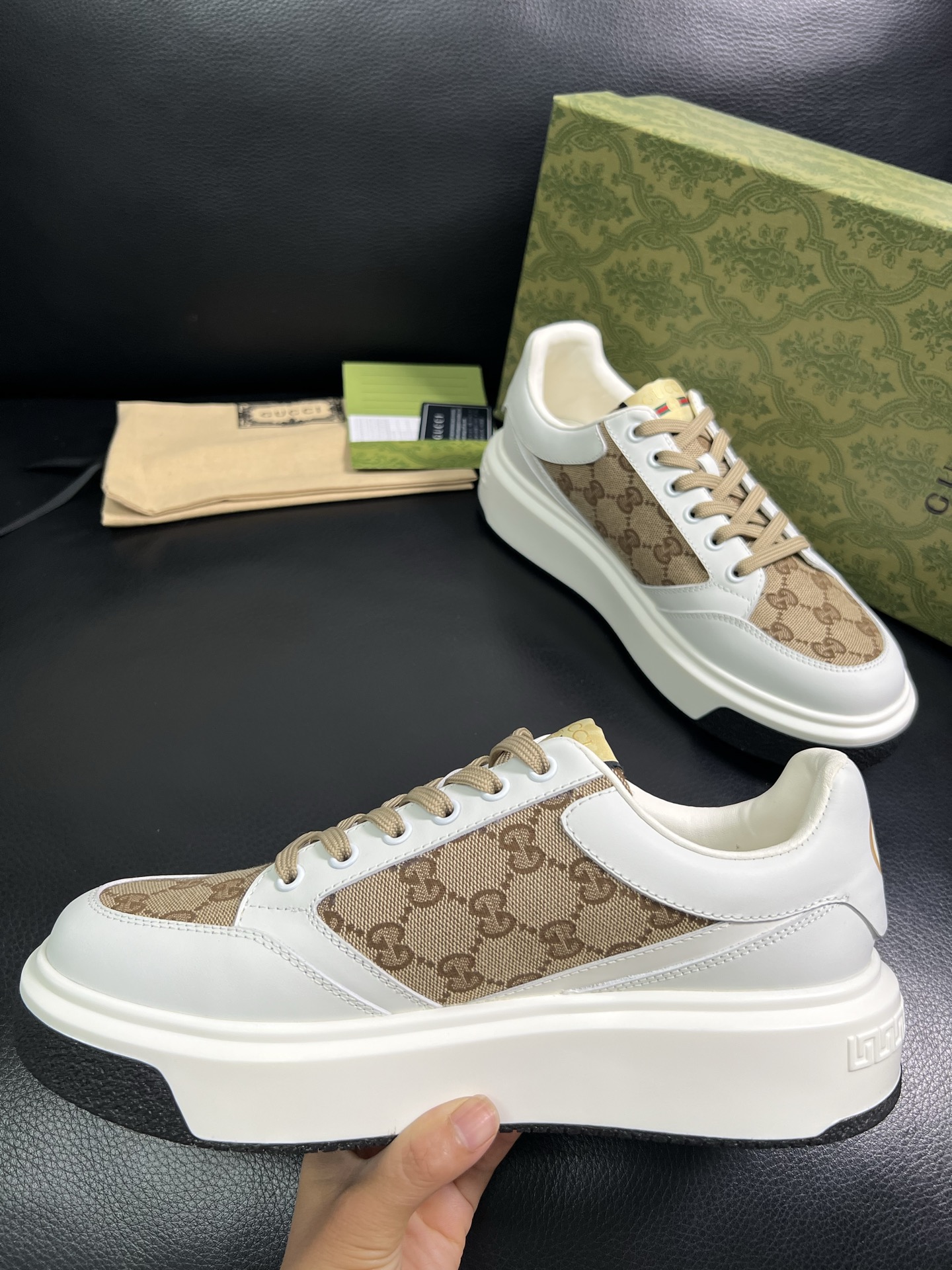  Gucci 🔍顶级代购🇮🇹 古奇专柜新款，原厂配置意大利进口牛皮搭配印花布面料，进口牛皮内里垫，透气舒