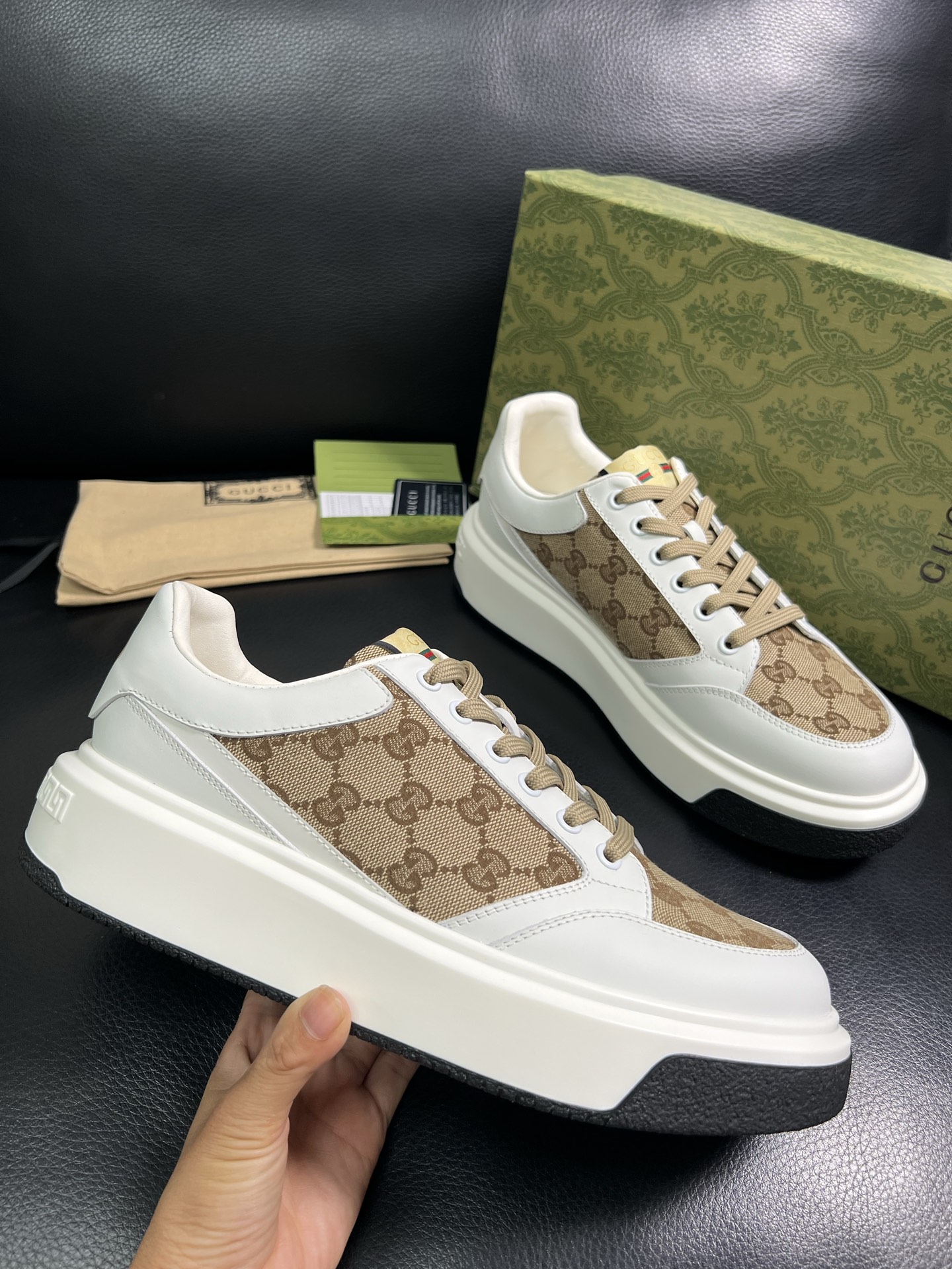  Gucci 🔍顶级代购🇮🇹 古奇专柜新款，原厂配置意大利进口牛皮搭配印花布面料，进口牛皮内里垫，透气舒