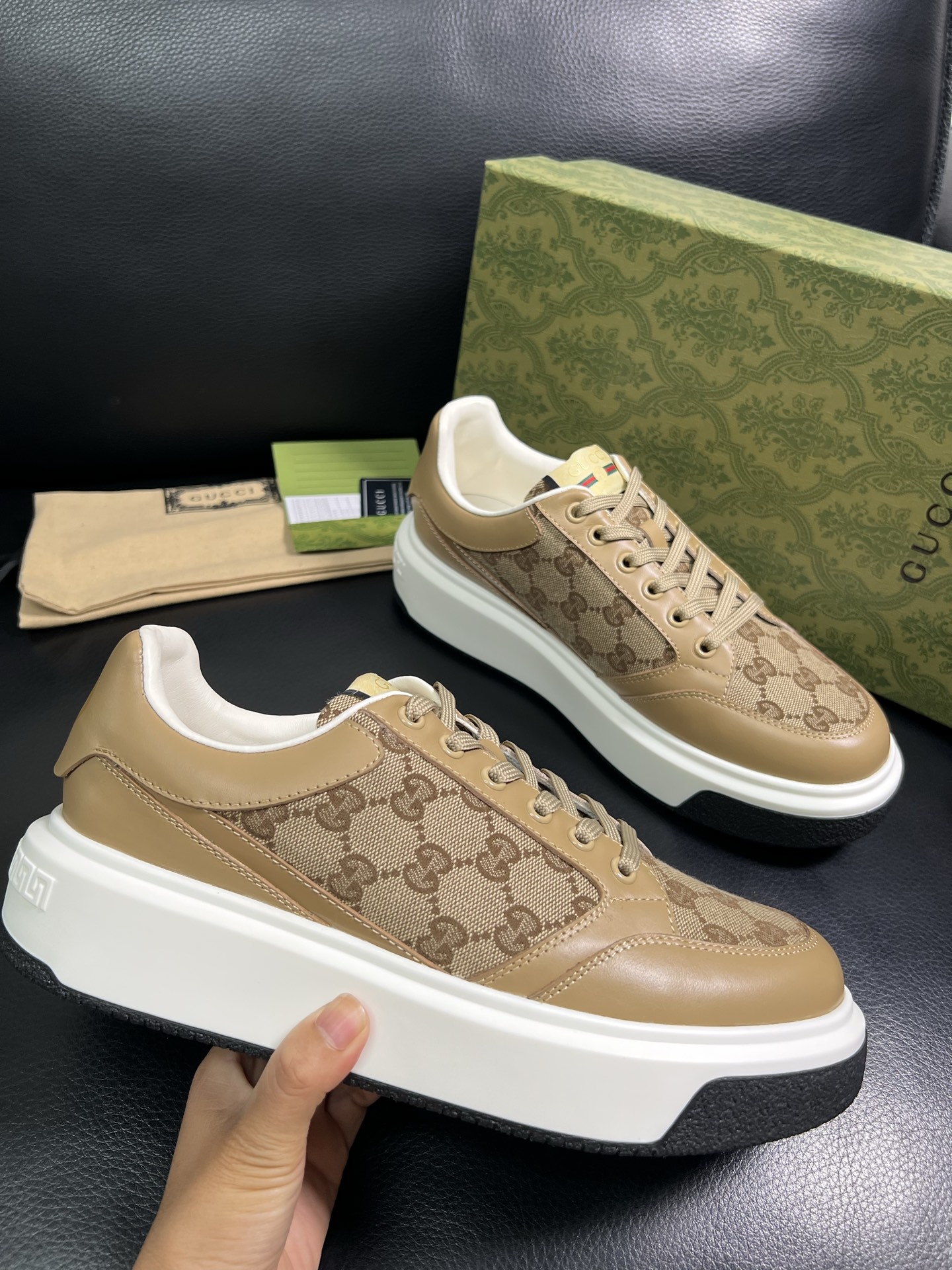  Gucci 🔍顶级代购🇮🇹 古奇专柜新款，原厂配置意大利进口牛皮搭配印花布面料，进口牛皮内里垫，透气舒