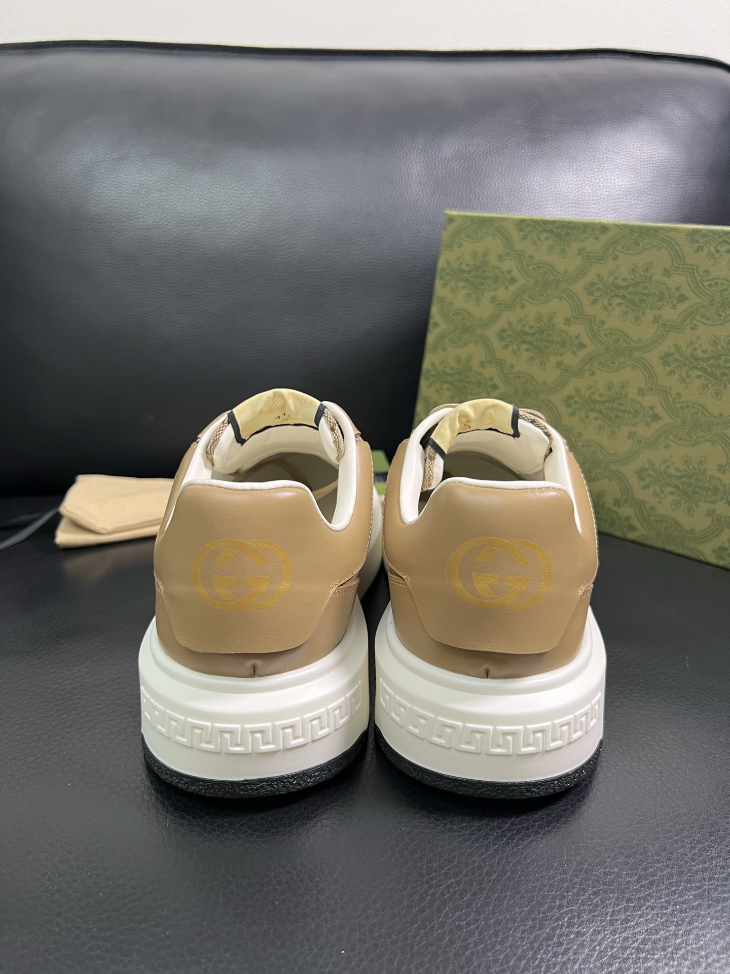  Gucci 🔍顶级代购🇮🇹 古奇专柜新款，原厂配置意大利进口牛皮搭配印花布面料，进口牛皮内里垫，透气舒