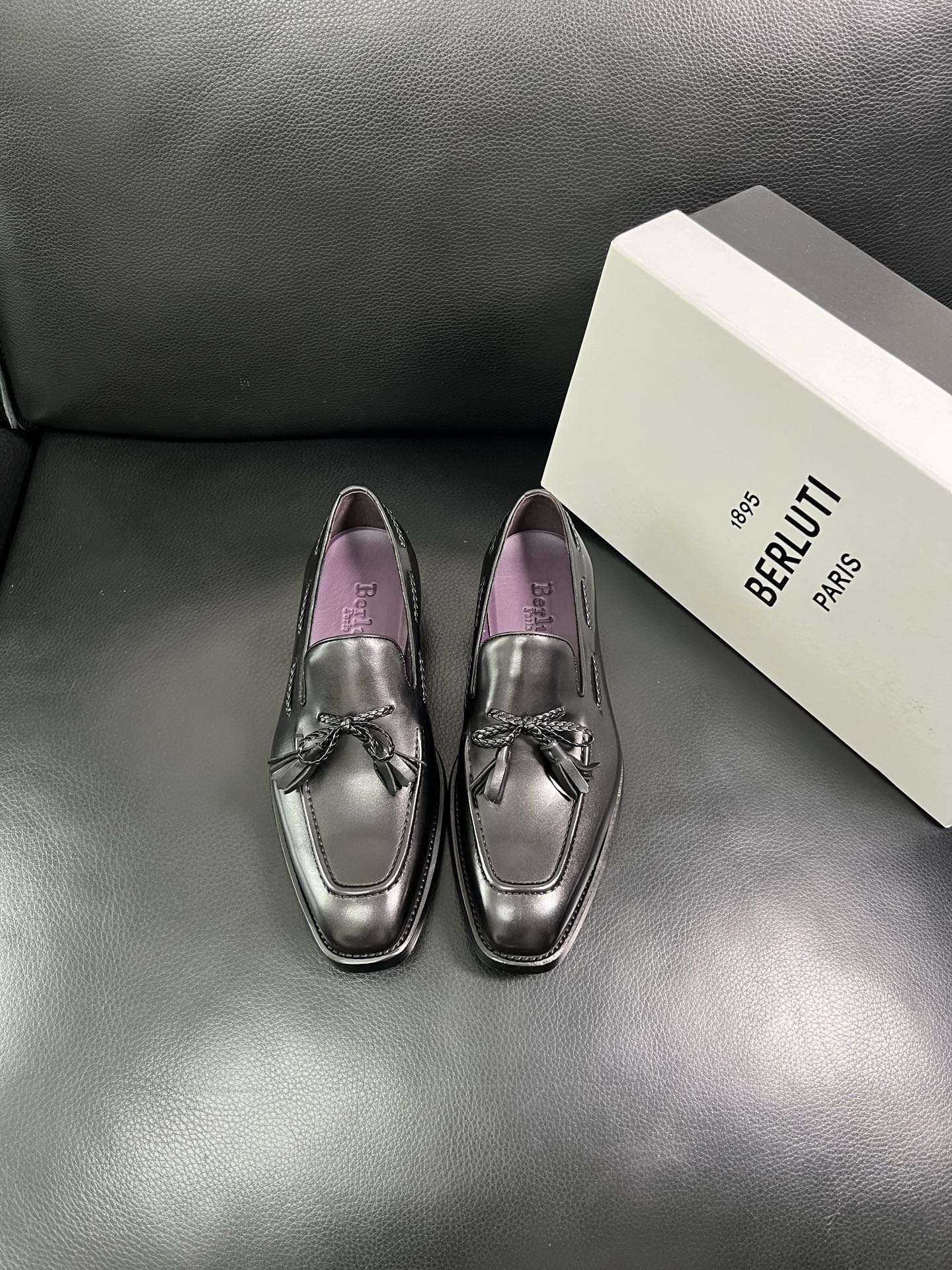  Berluti 🔍顶级代购🇮🇹 布鲁提 专柜同步发售原厂配置，意大利进口牛皮面料，全进口水染牛皮里垫，