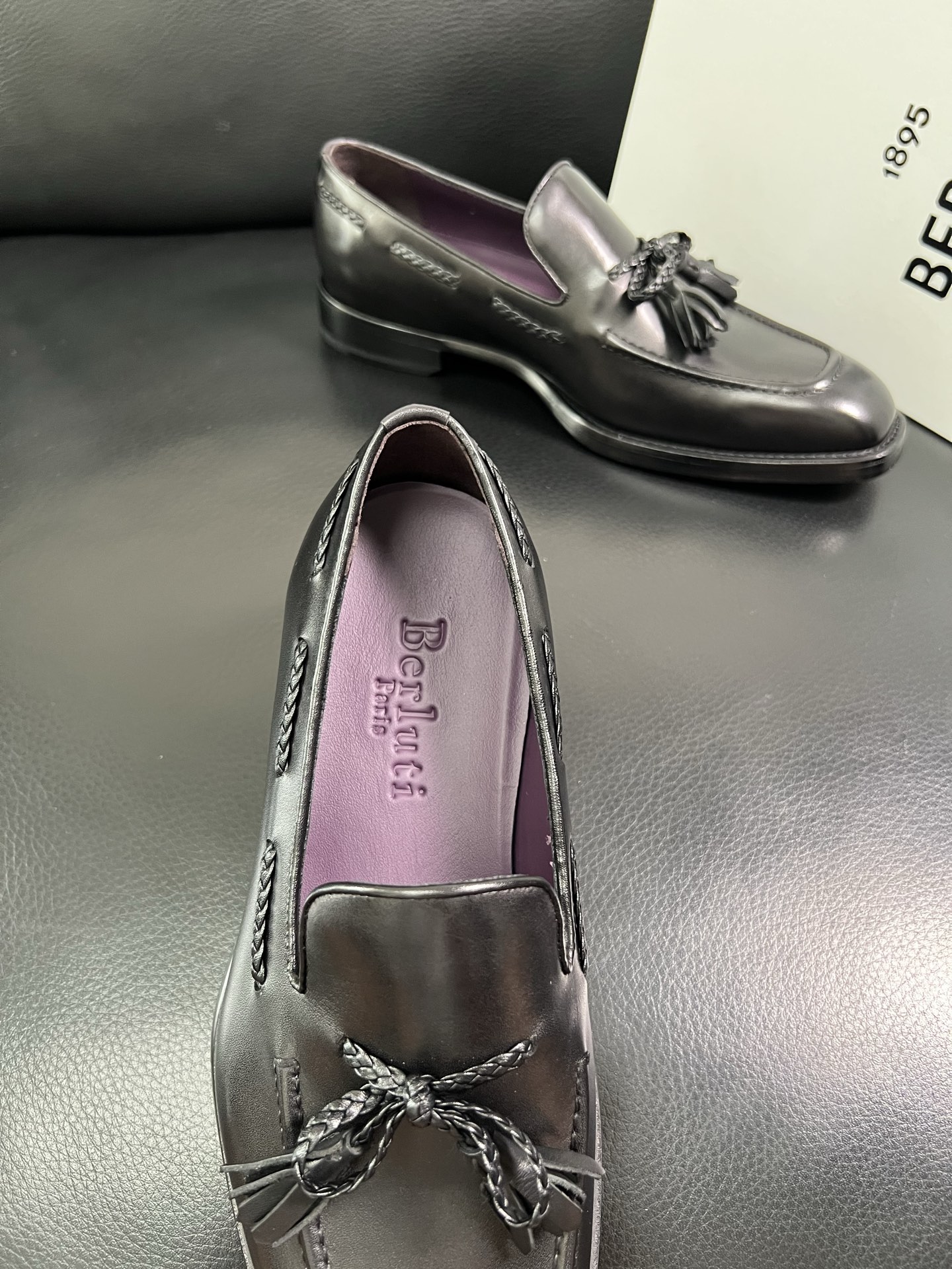  Berluti 🔍顶级代购🇮🇹 布鲁提 专柜同步发售原厂配置，意大利进口牛皮面料，全进口水染牛皮里垫，