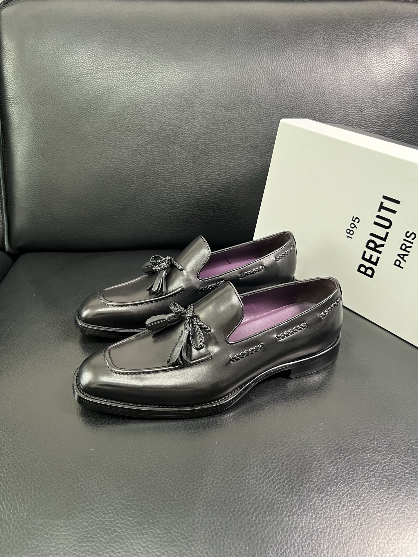  Berluti 🔍顶级代购🇮🇹 布鲁提 专柜同步发售原厂配置，意大利进口牛皮面料，全进口水染牛皮里垫，