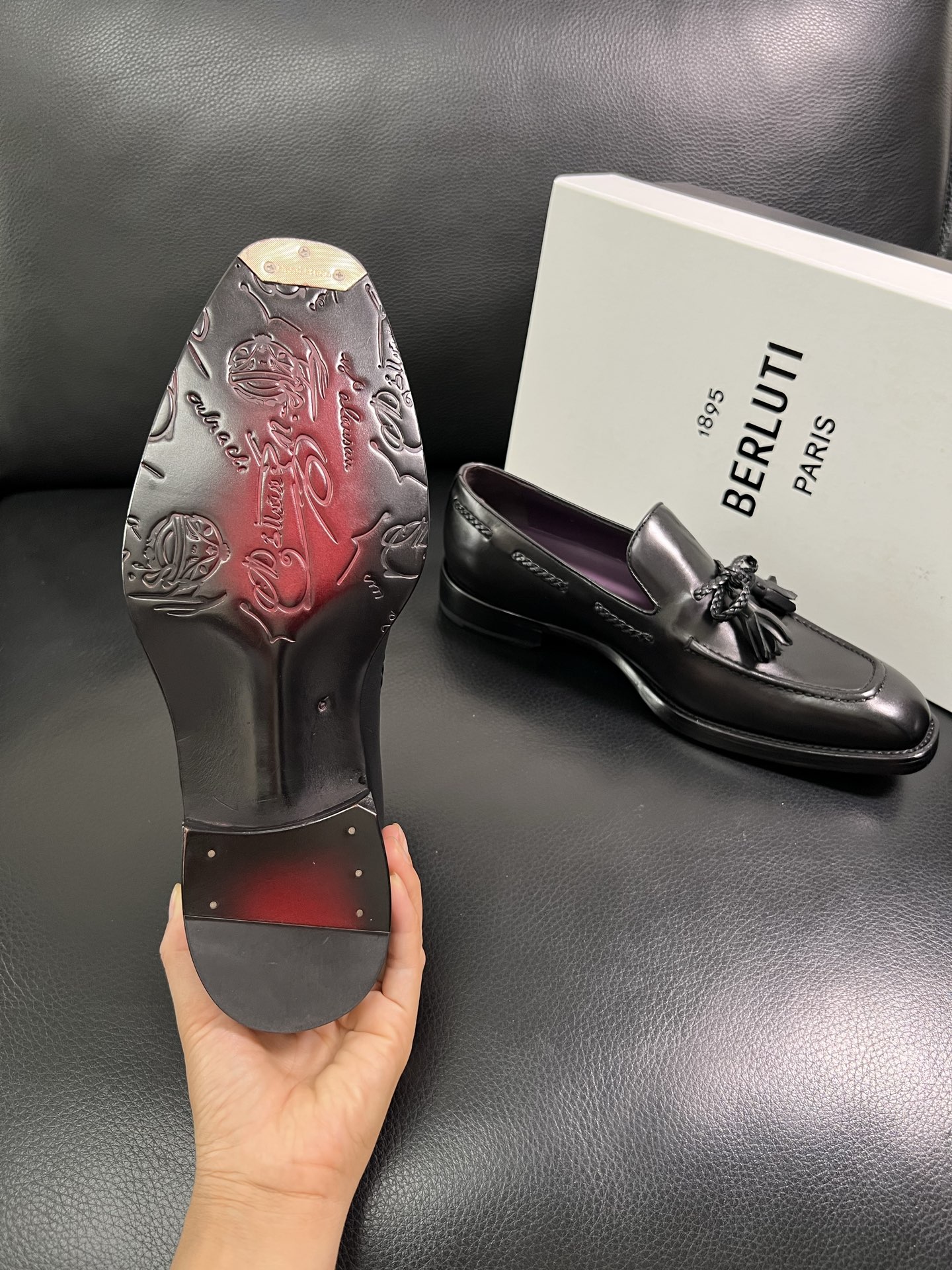  Berluti 🔍顶级代购🇮🇹 布鲁提 专柜同步发售原厂配置，意大利进口牛皮面料，全进口水染牛皮里垫，