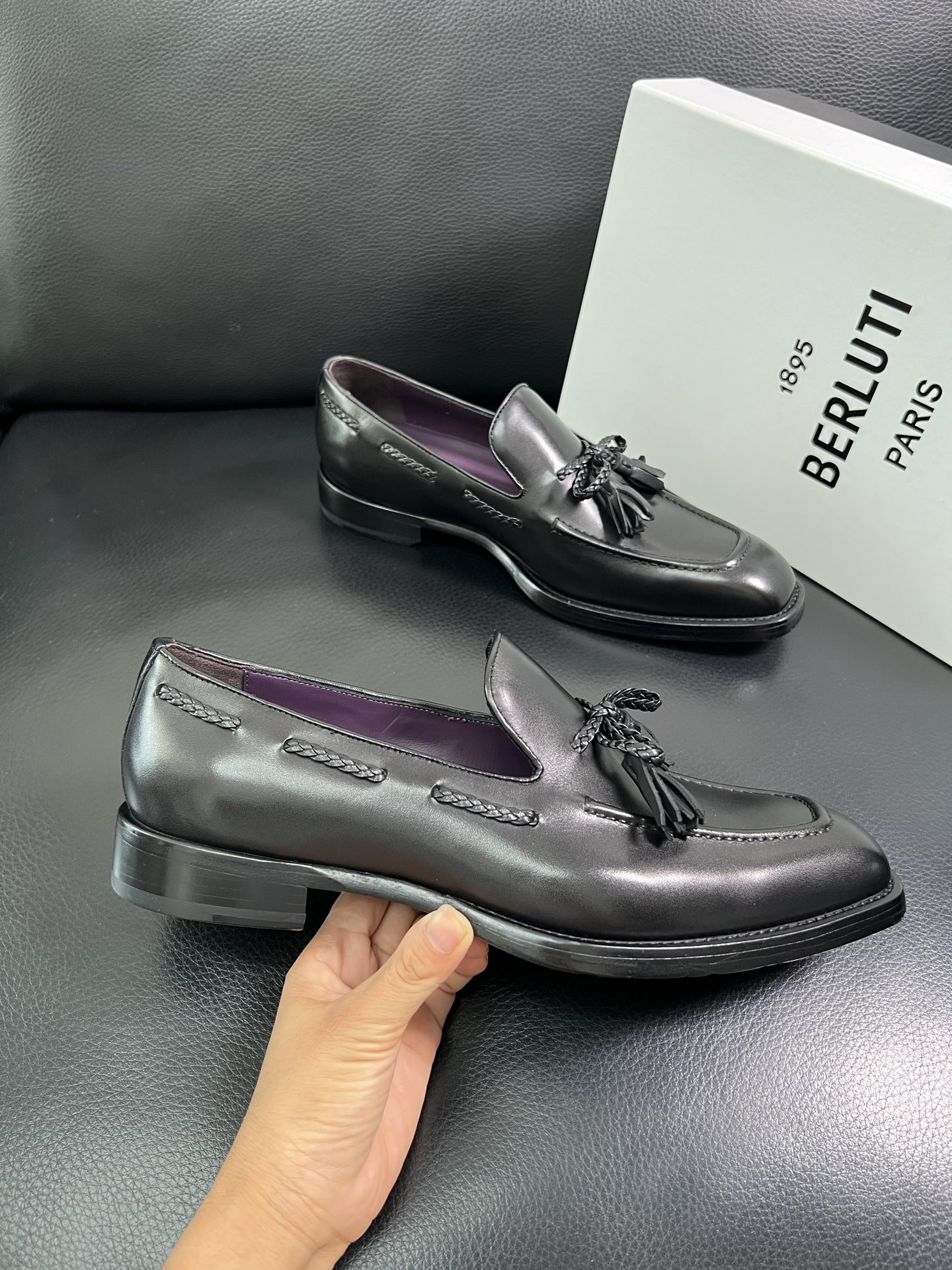  Berluti 🔍顶级代购🇮🇹 布鲁提 专柜同步发售原厂配置，意大利进口牛皮面料，全进口水染牛皮里垫，