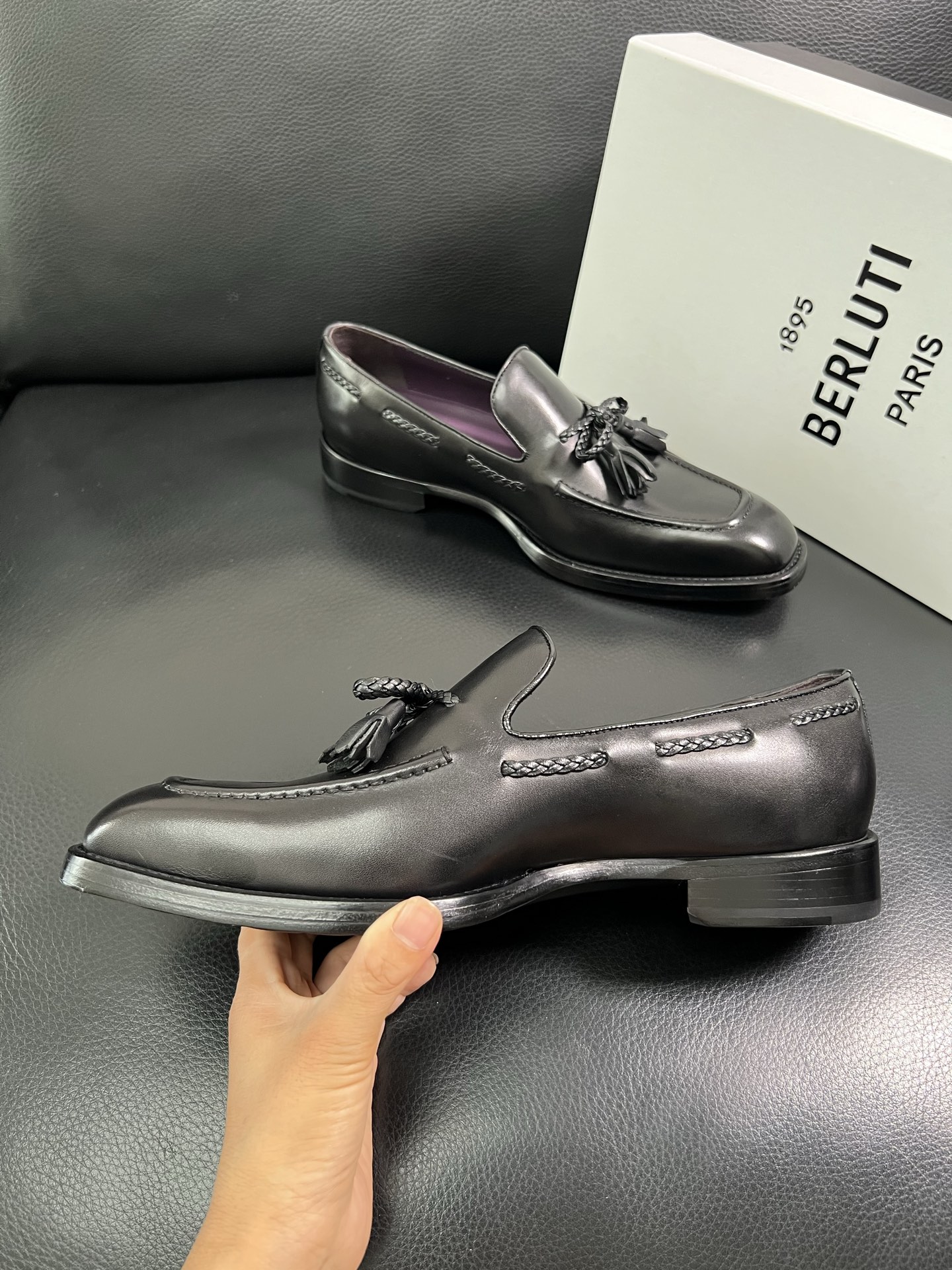  Berluti 🔍顶级代购🇮🇹 布鲁提 专柜同步发售原厂配置，意大利进口牛皮面料，全进口水染牛皮里垫，