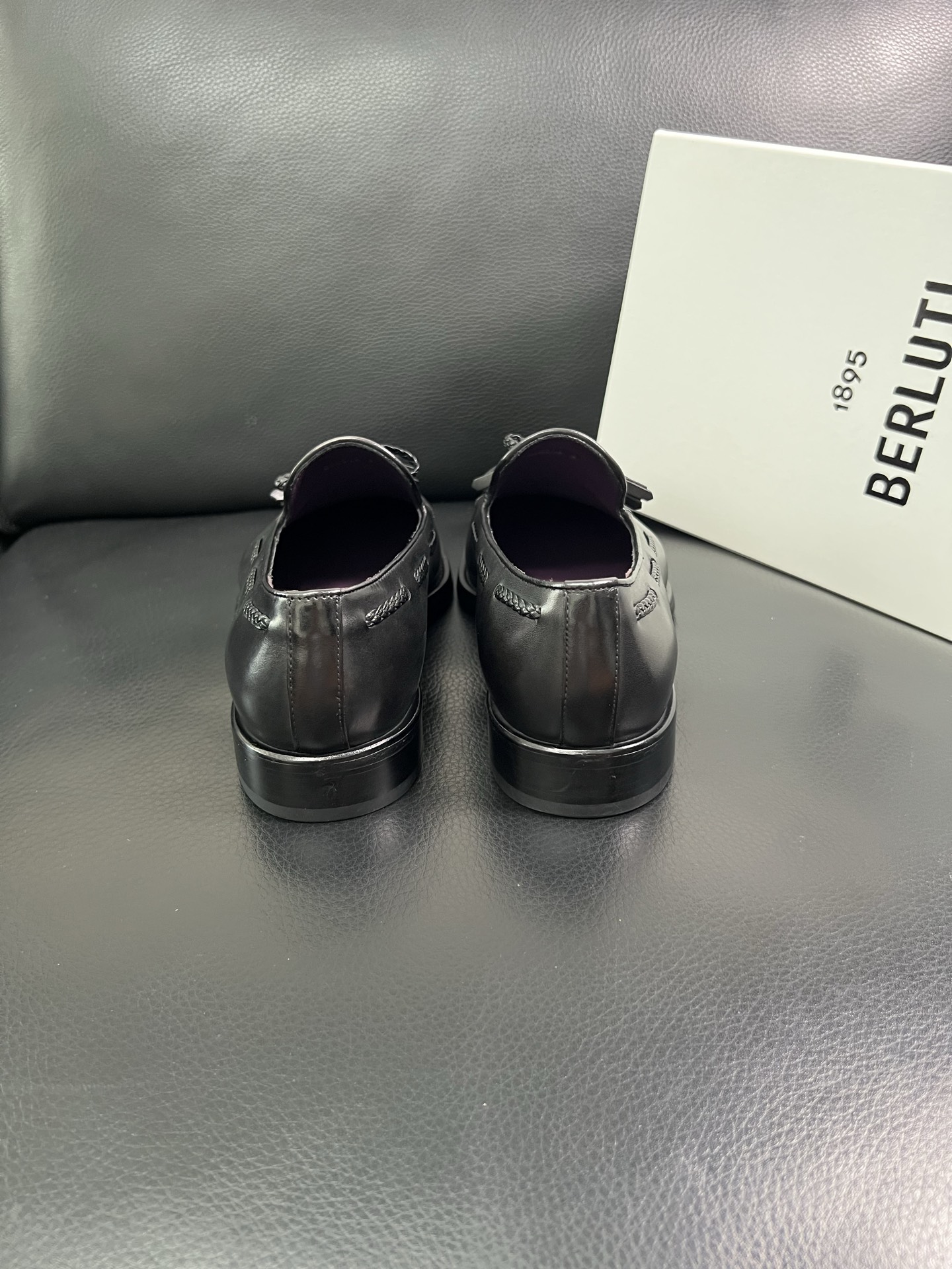  Berluti 🔍顶级代购🇮🇹 布鲁提 专柜同步发售原厂配置，意大利进口牛皮面料，全进口水染牛皮里垫，