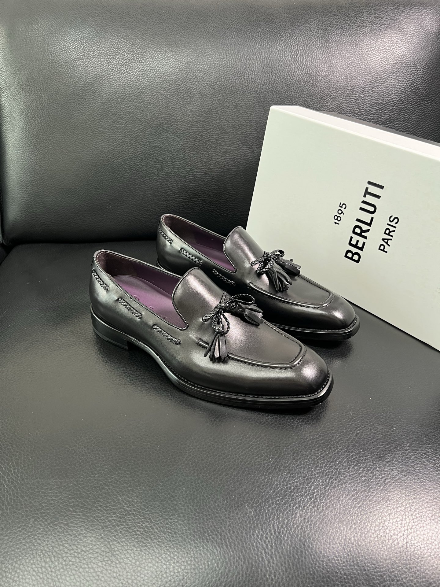 Berluti 🔍顶级代购🇮🇹 布鲁提 专柜同步发售原厂配置，意大利进口牛皮面料，全进口水染牛皮里垫，