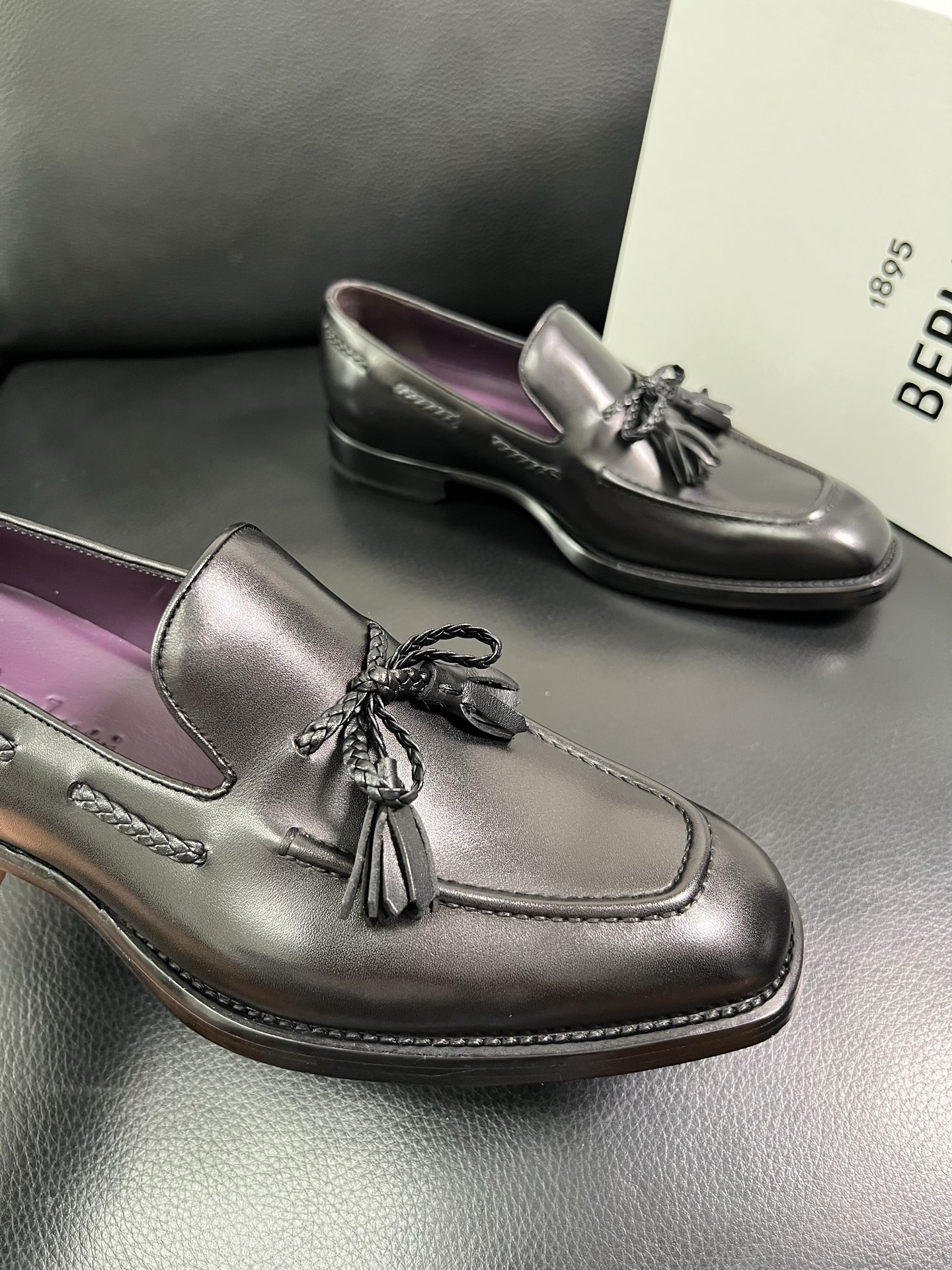  Berluti 🔍顶级代购🇮🇹 布鲁提 专柜同步发售原厂配置，意大利进口牛皮面料，全进口水染牛皮里垫，