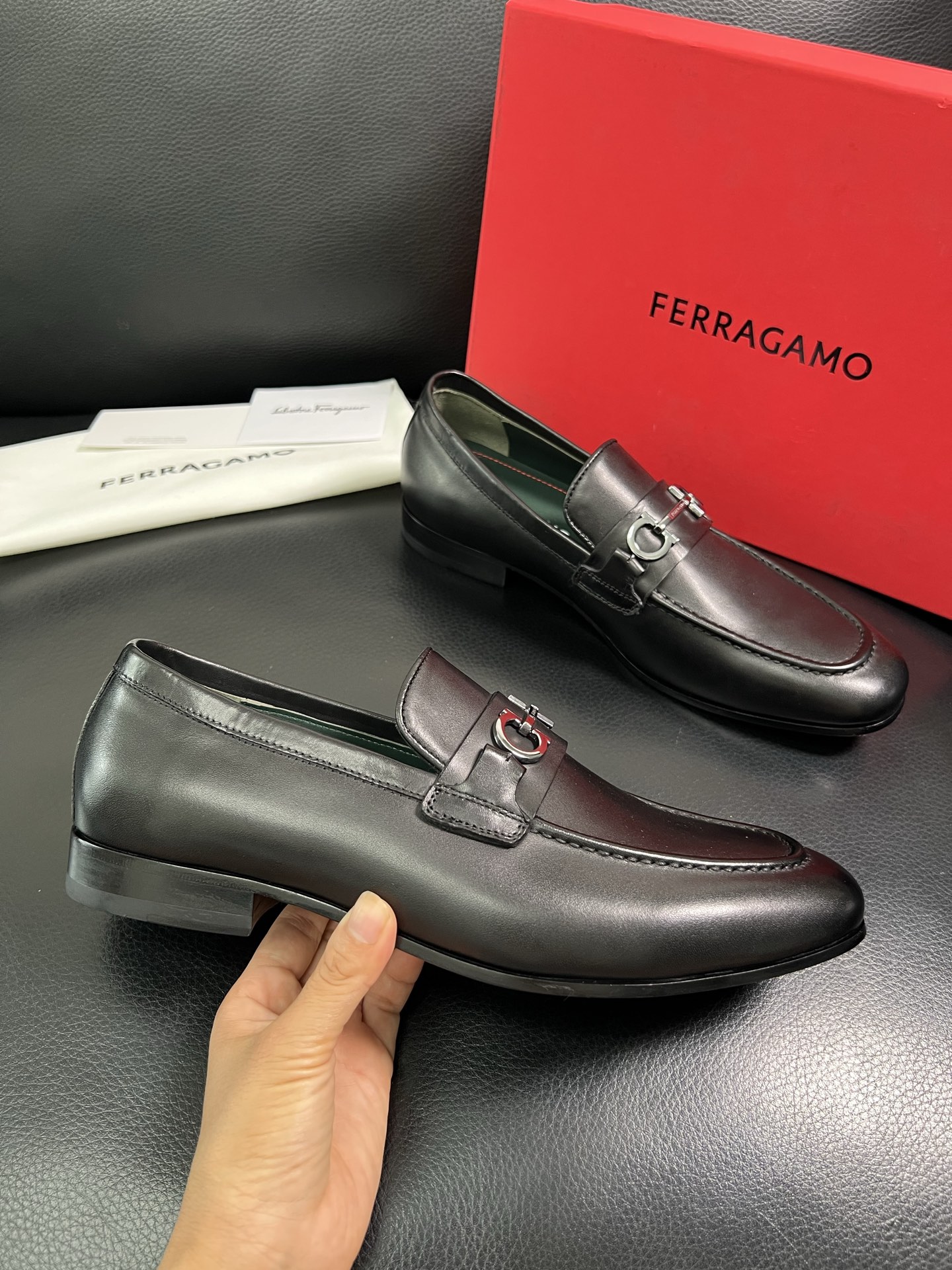  Ferragamo🔍顶级代购🇮🇹 菲拉格慕  专柜同步发售原厂配置，意大利进口原版牛皮，进口水染牛里 