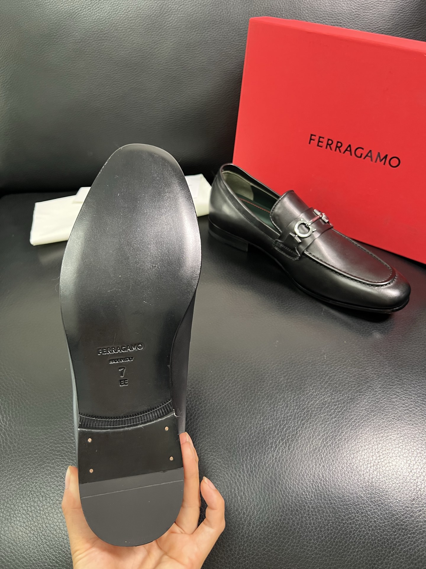  Ferragamo🔍顶级代购🇮🇹 菲拉格慕  专柜同步发售原厂配置，意大利进口原版牛皮，进口水染牛里 