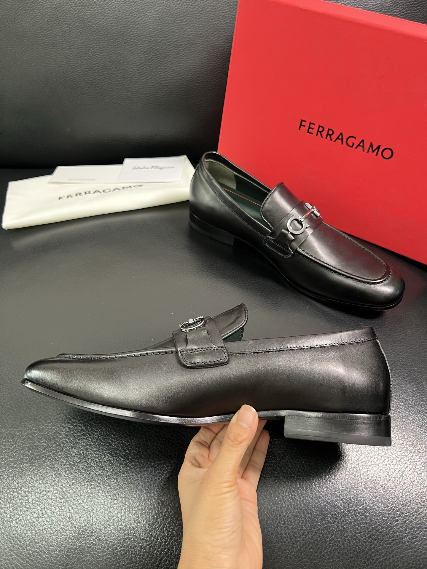  Ferragamo🔍顶级代购🇮🇹 菲拉格慕  专柜同步发售原厂配置，意大利进口原版牛皮，进口水染牛里 