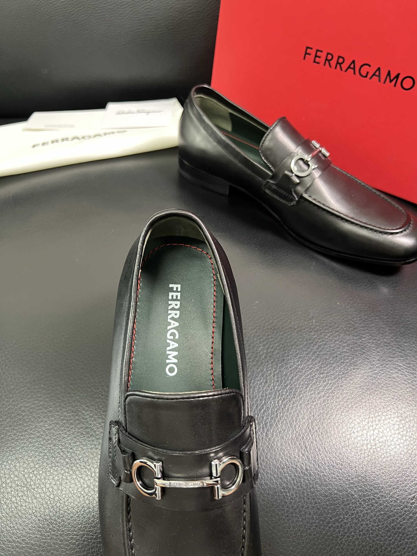  Ferragamo🔍顶级代购🇮🇹 菲拉格慕  专柜同步发售原厂配置，意大利进口原版牛皮，进口水染牛里 