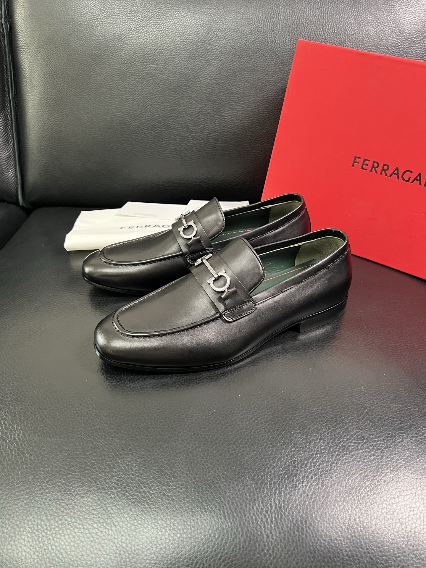 Ferragamo🔍顶级代购🇮🇹 菲拉格慕  专柜同步发售原厂配置，意大利进口原版牛皮，进口水染牛里 