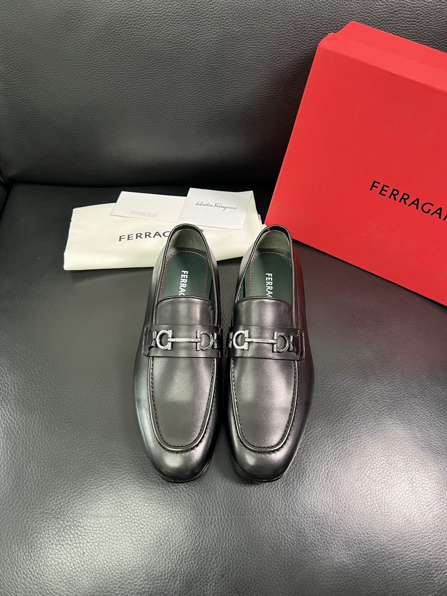  Ferragamo🔍顶级代购🇮🇹 菲拉格慕  专柜同步发售原厂配置，意大利进口原版牛皮，进口水染牛里 